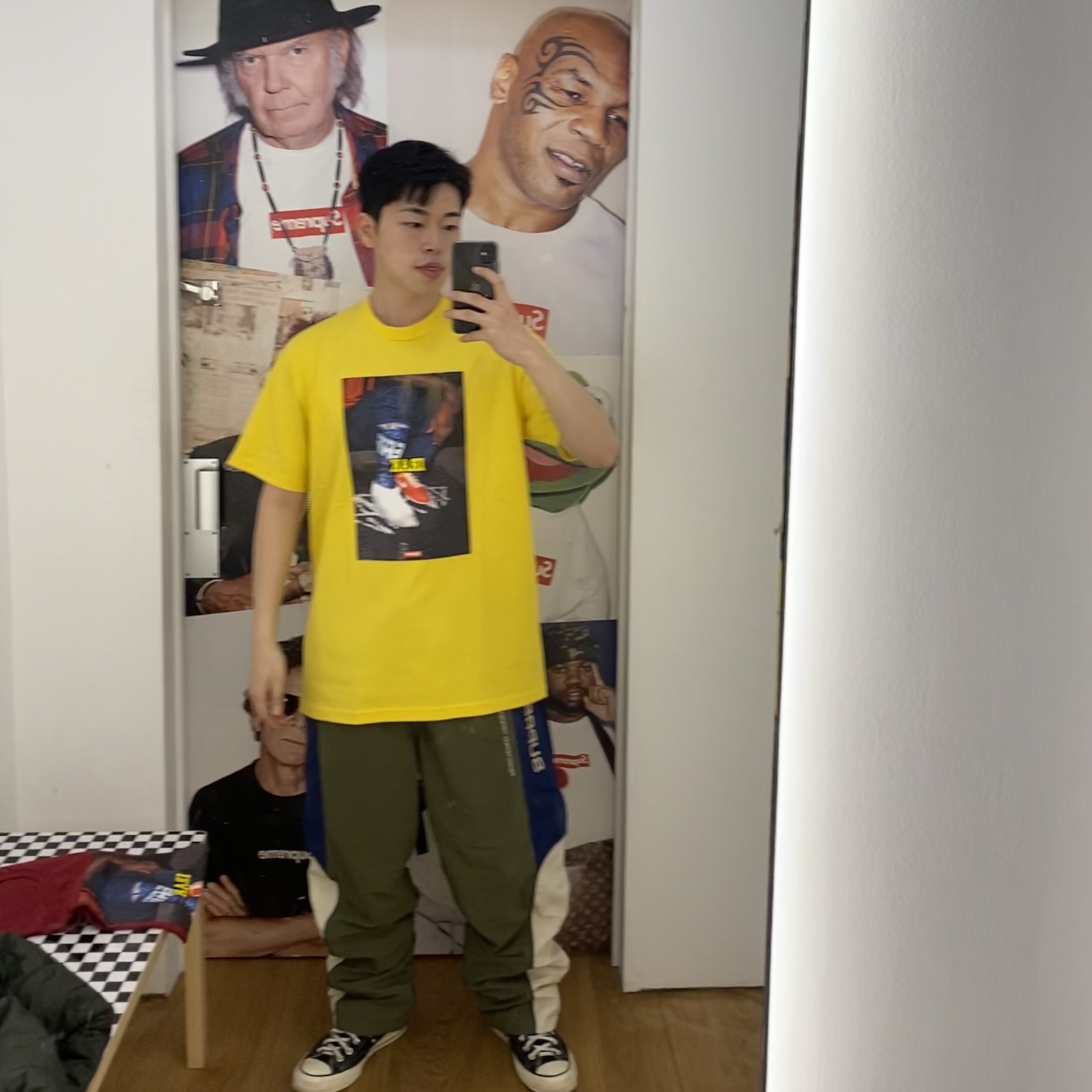Supreme x Irak Cast T-Shirt Yellow - 22FW, Supreme Paneled Track Pants Grey - 22FW 착용 스타일