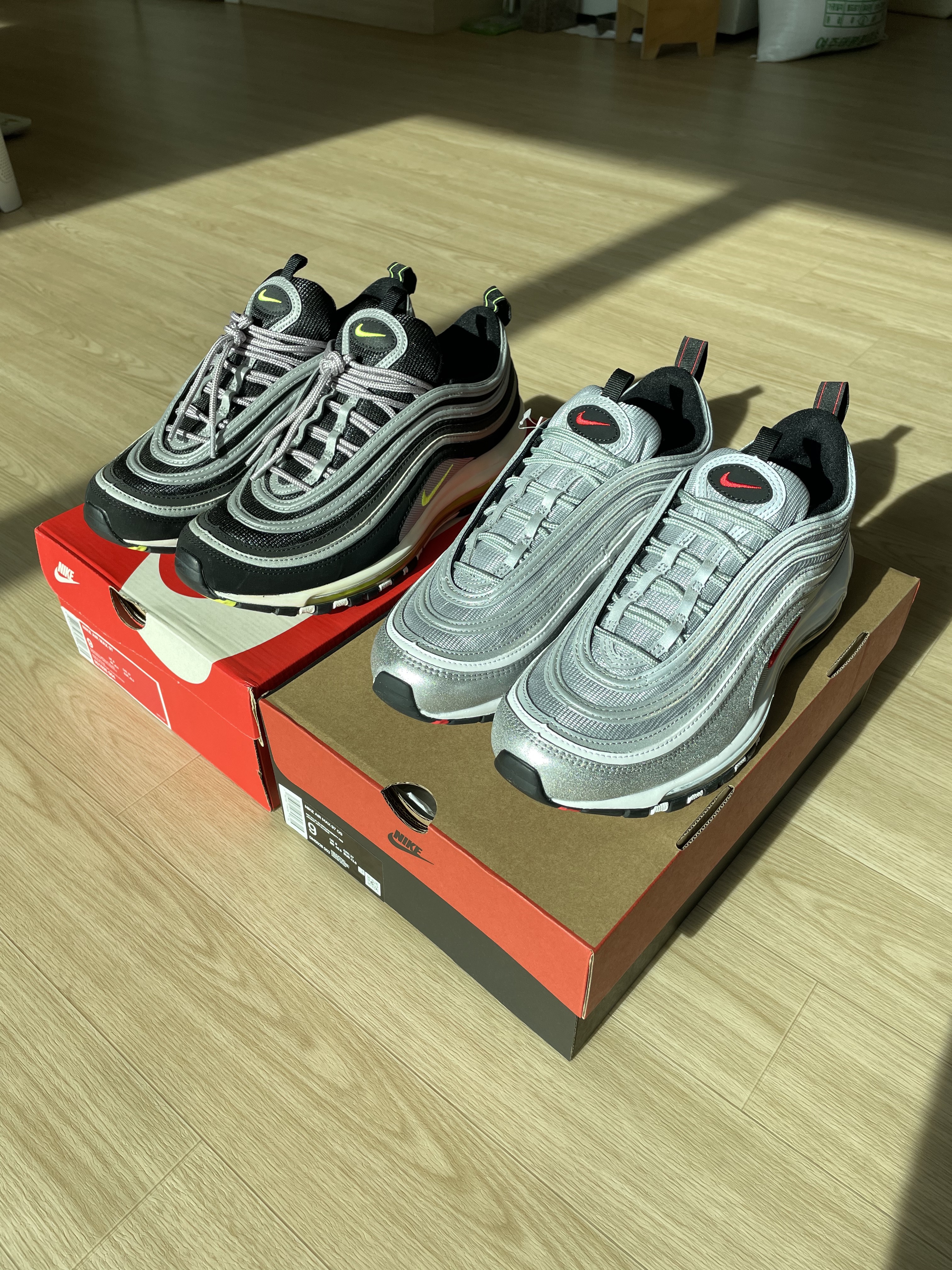 Nike Air Max 97 OG Silver Bullet 2022, Nike Air Max 97 OG Black Volt Asia 착용 스타일
