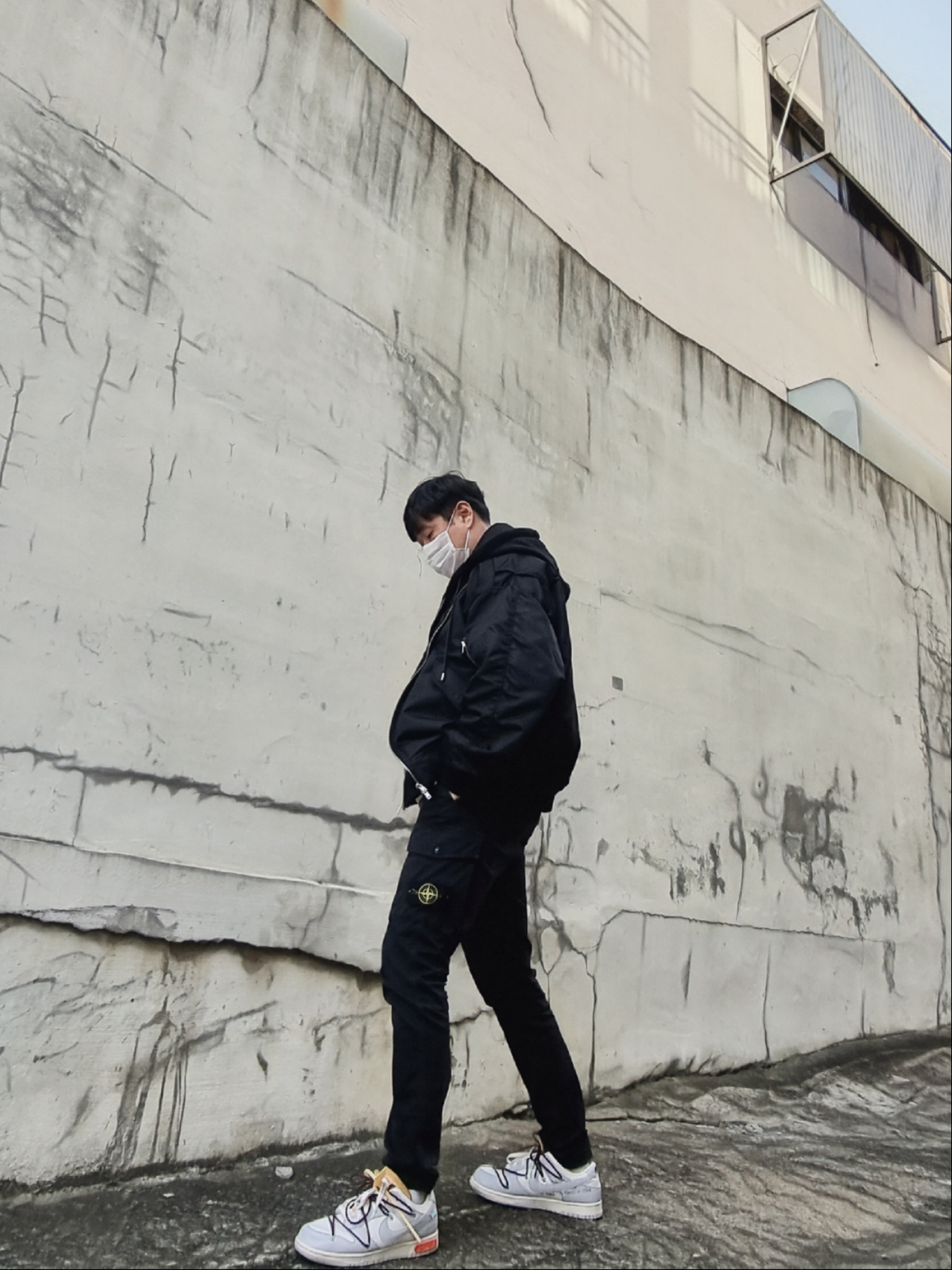 Essentials Pull-Over Crewneck Sweatshirt Taupe - 21SS, Stone Island 318L1 T.CO+OLD Cargo Pants Navy Blue - 20FW 착용 스타일 - 2