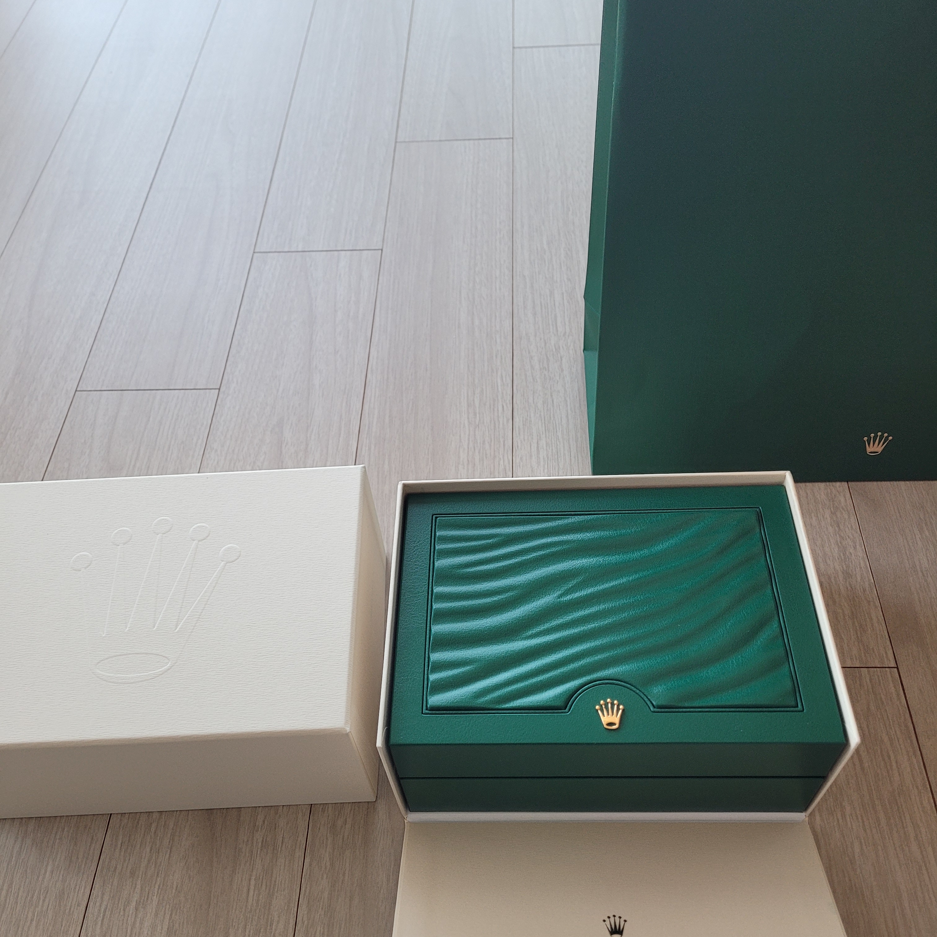 Rolex Submariner 41mm 124060 Black Oyster 착용 스타일 - 2
