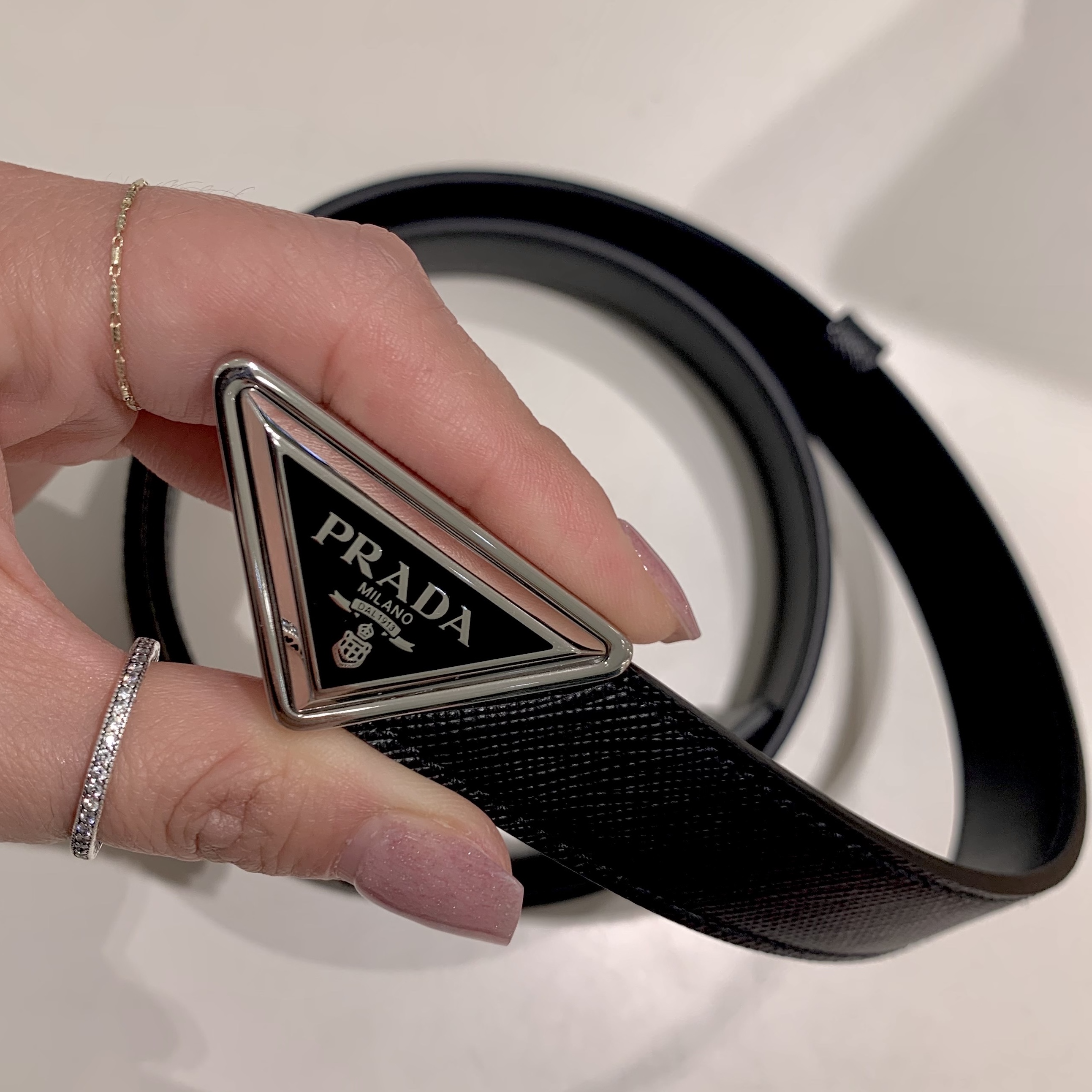 (W) Prada Saffiano Leather Belt Black 착용 스타일