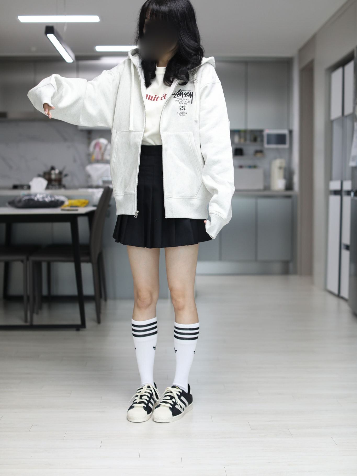 Stussy World Tour Zip Hoodie Ash Heather 2022 착용 스타일 - 1