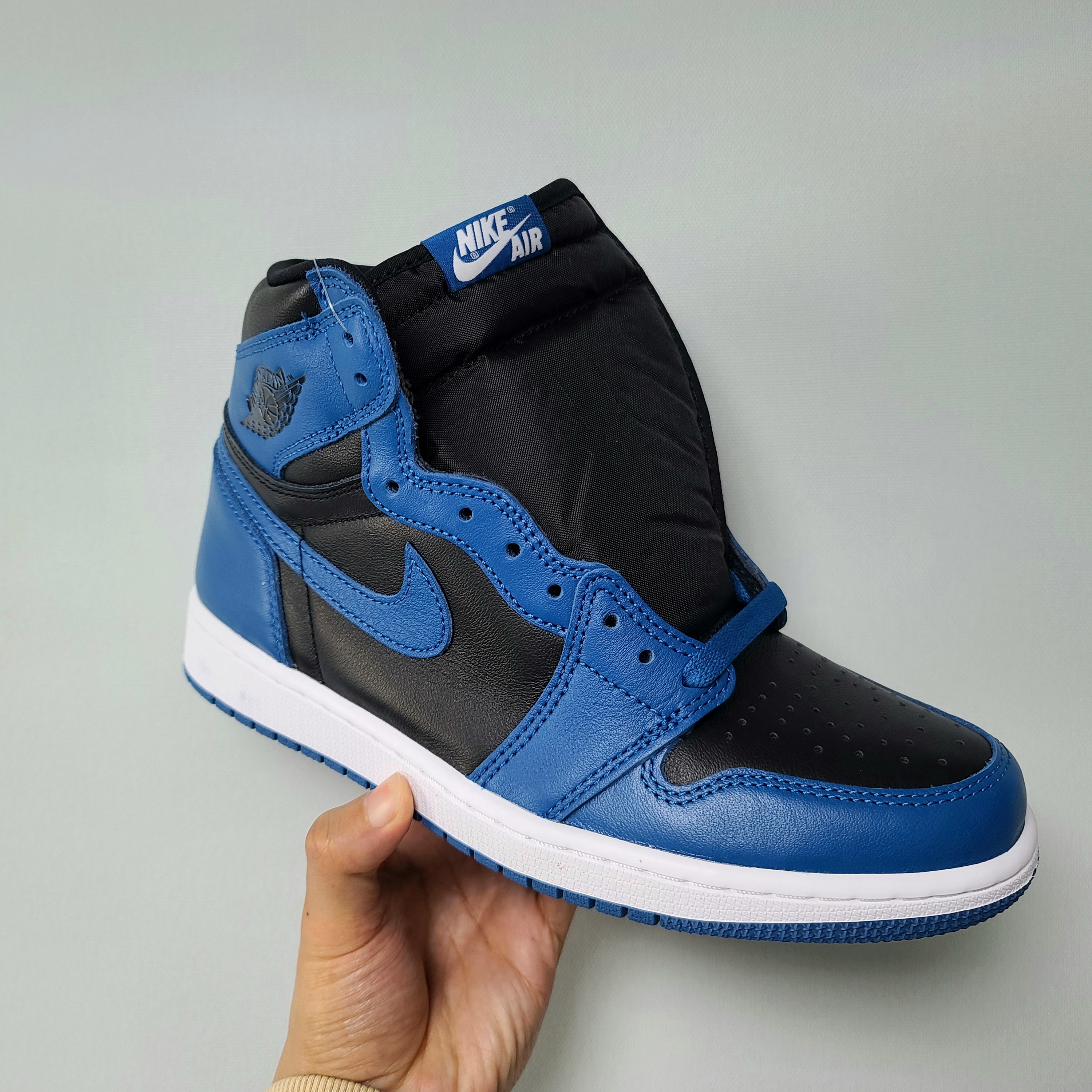 Jordan 1 Retro High OG Dark Marina Blue 착용 스타일 - 4