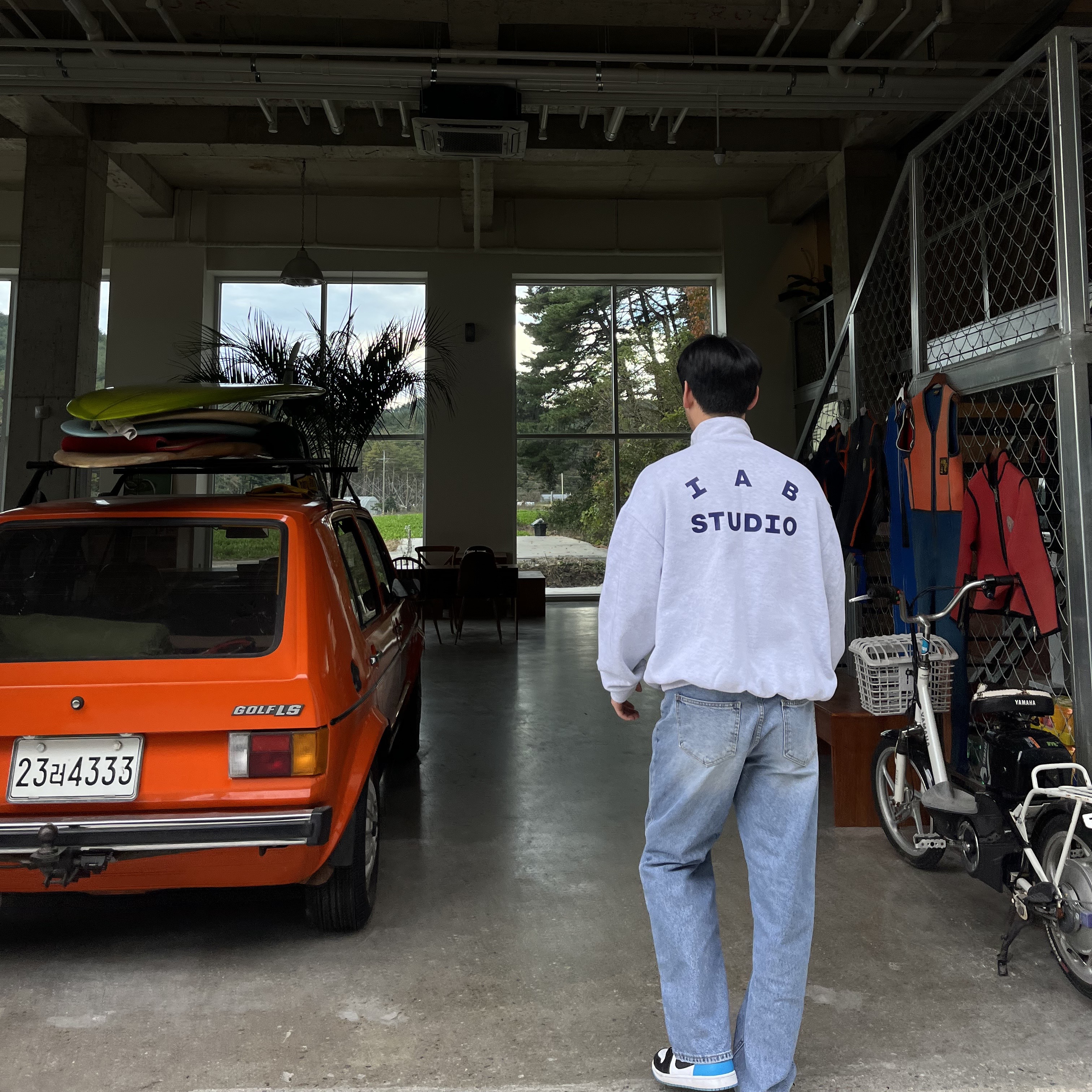 IAB Studio Half Zip Pullover Light Gray, Jordan 1 Retro Low OG Black and Dark Powder Blue 착용 스타일