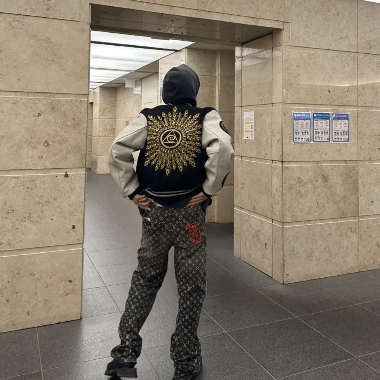 Stussy x Dries Van Noten Varsity Jacket Black 착용 스타일 - 3