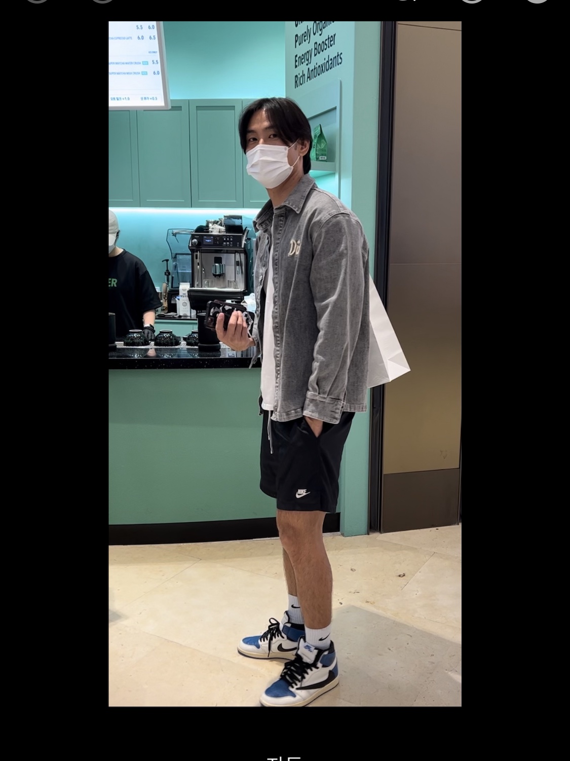 Jordan 1 x Travis Scott x Fragment Retro High OG SP Military Blue 착용 스타일