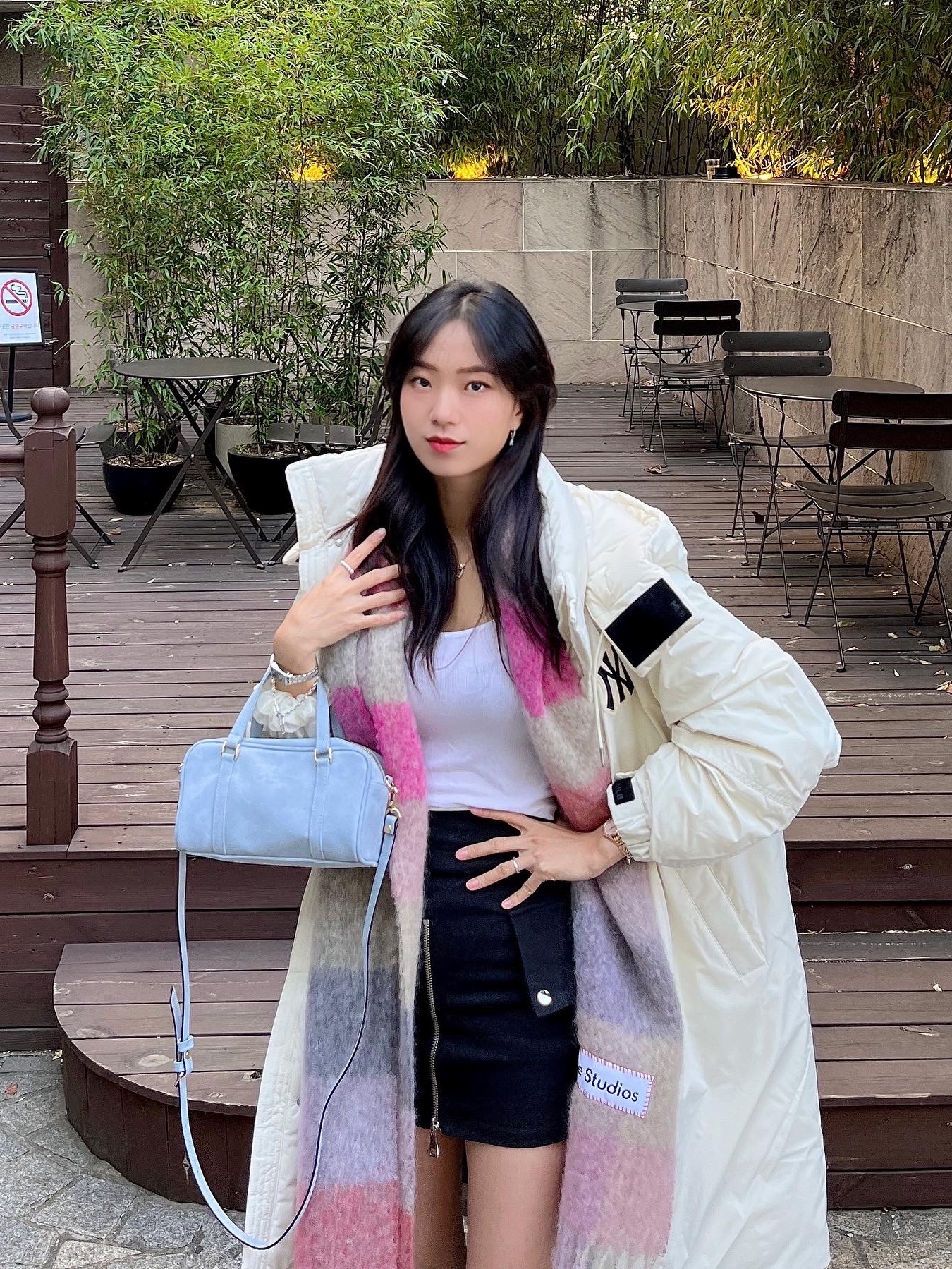 Acne Studios Mohair Check Muffler Fuchsia Lilac Pink 착용 스타일 - 2