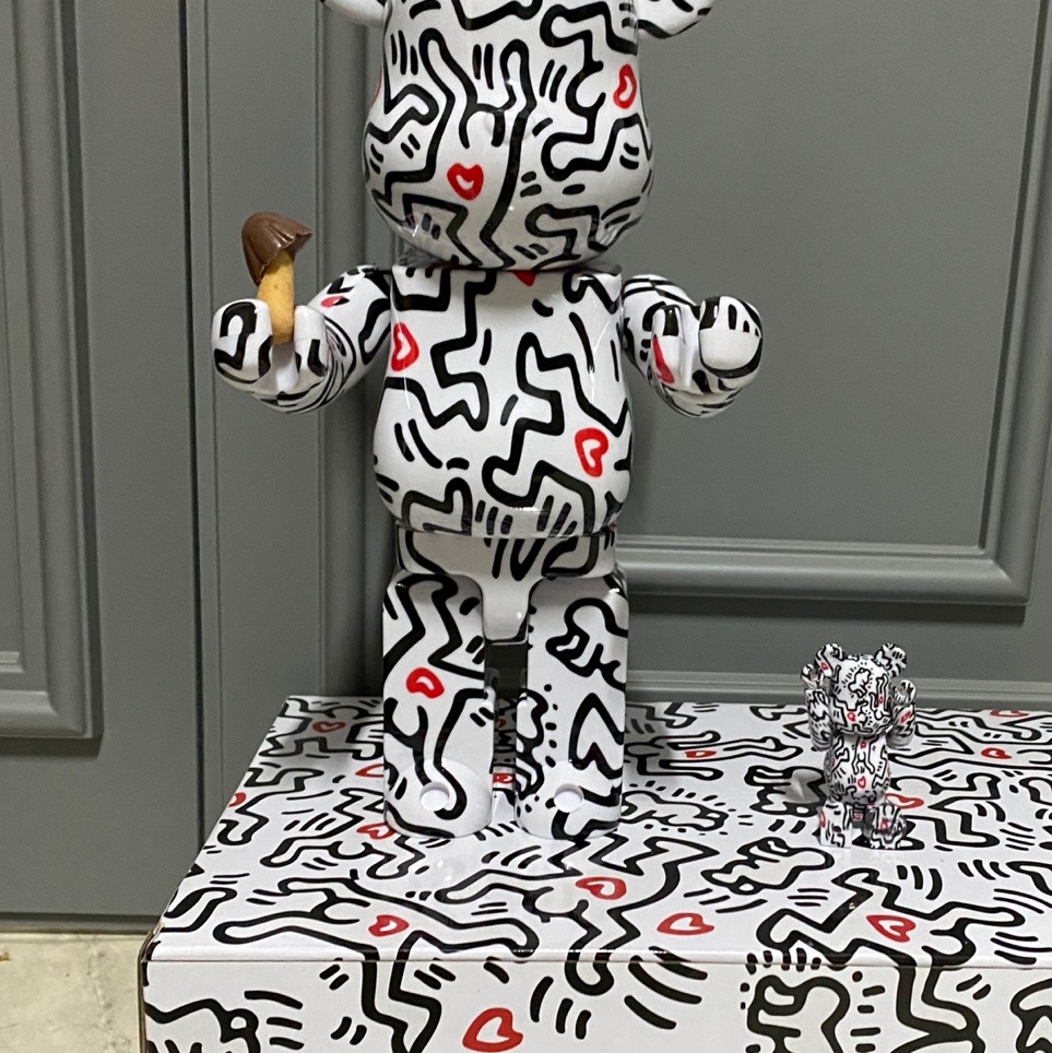 Bearbrick Keith Haring #8 100% & 400% Set 착용 스타일 - 4