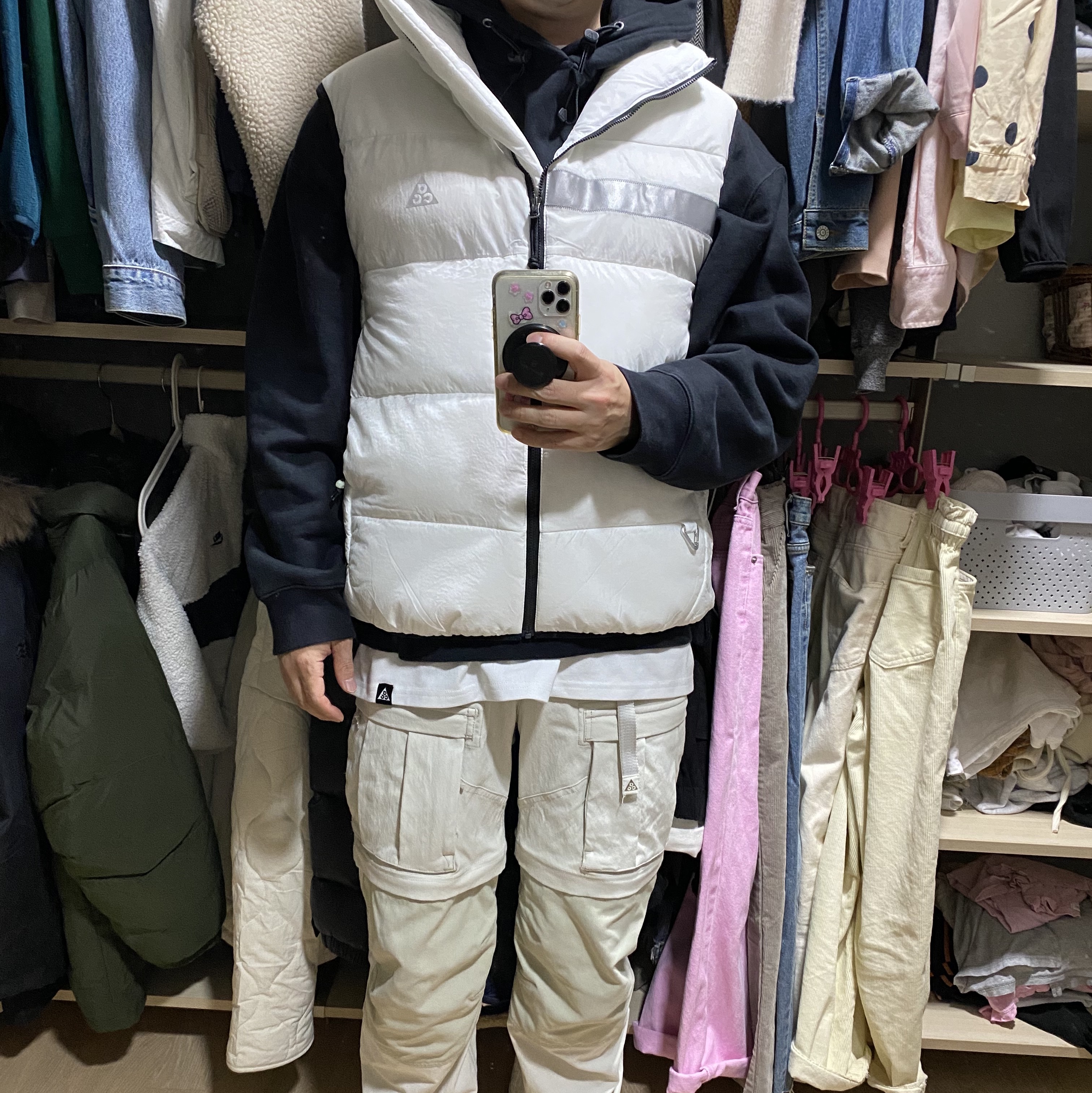 Nike ACG Therma-Fit ADV Airora Vest White - US/EU, Nike ACG Graphic Pullover Hoodie Black - US/EU 착용 스타일 - 1