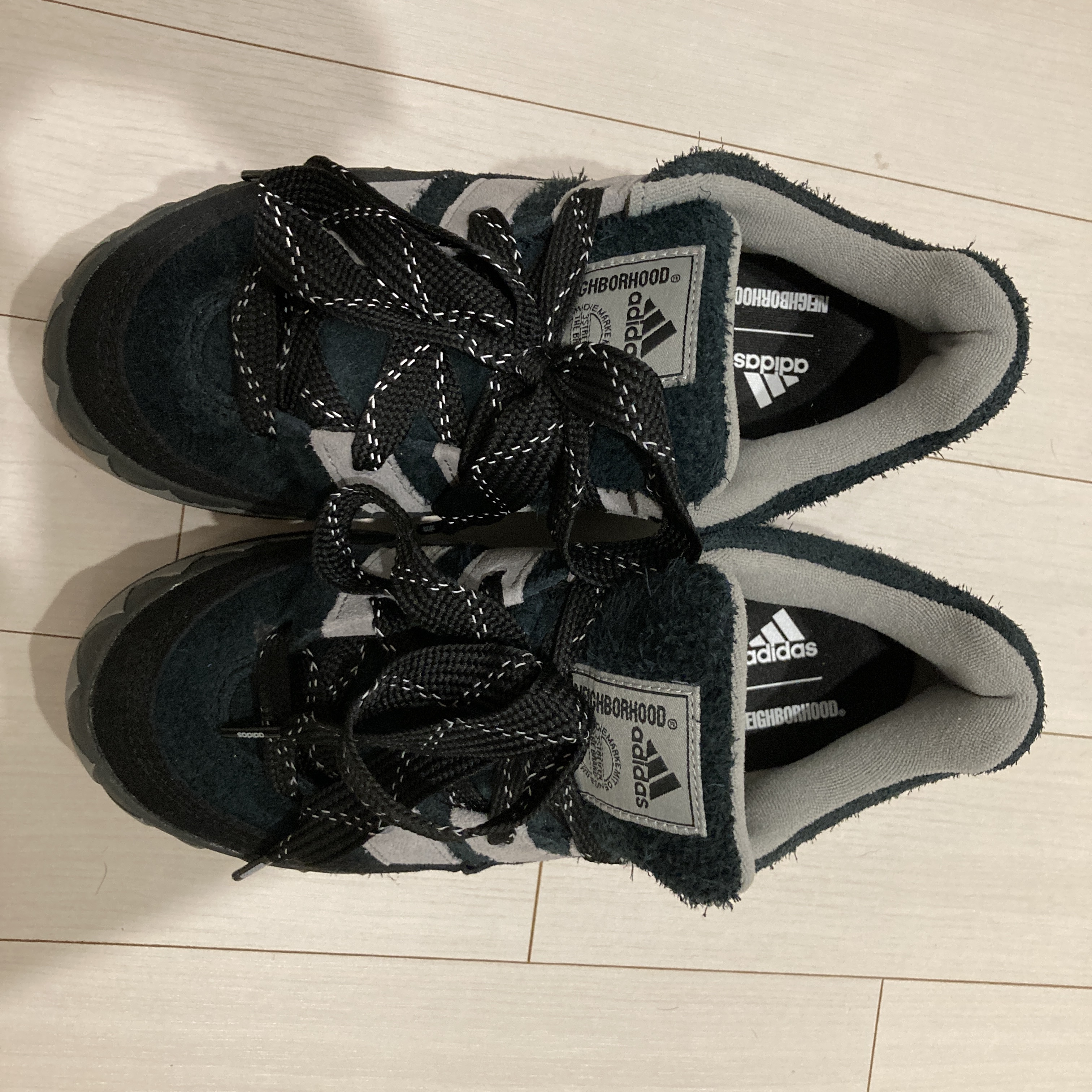 Adidas x Neighborhood Adimatic Core Black, Adidas x Neighborhood Adimatic Charcoal Solid Grey 착용 스타일 - 1