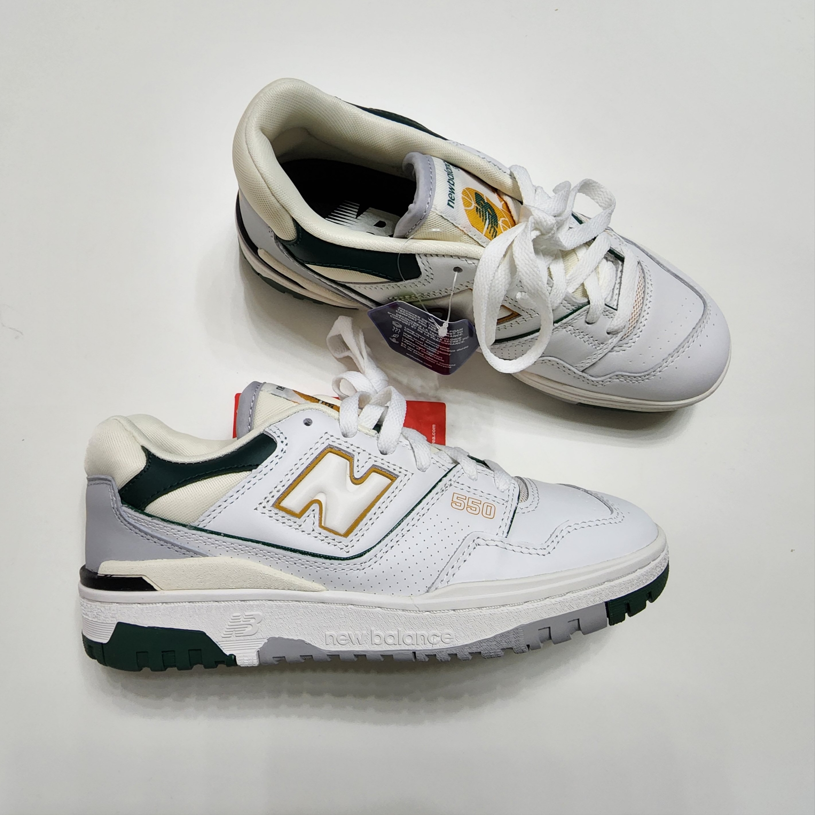 New Balance 550 White Nightwatch Green - 2E Wide 착용 스타일 - 5