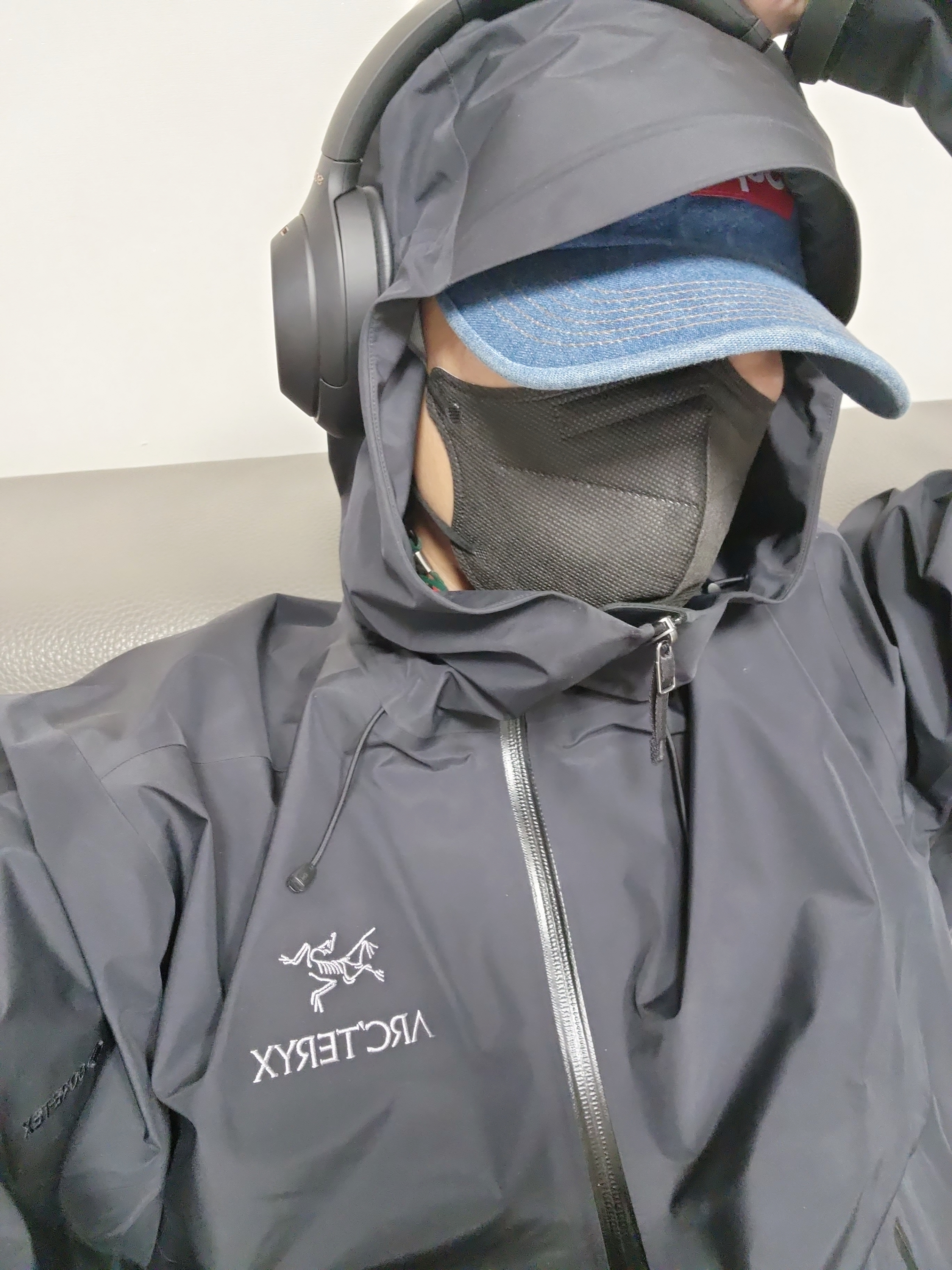 Arc'teryx Beta LT Jacket Black, Supreme Washed Chino Twill Camp Cap Denim - 22FW 착용 스타일 - 1