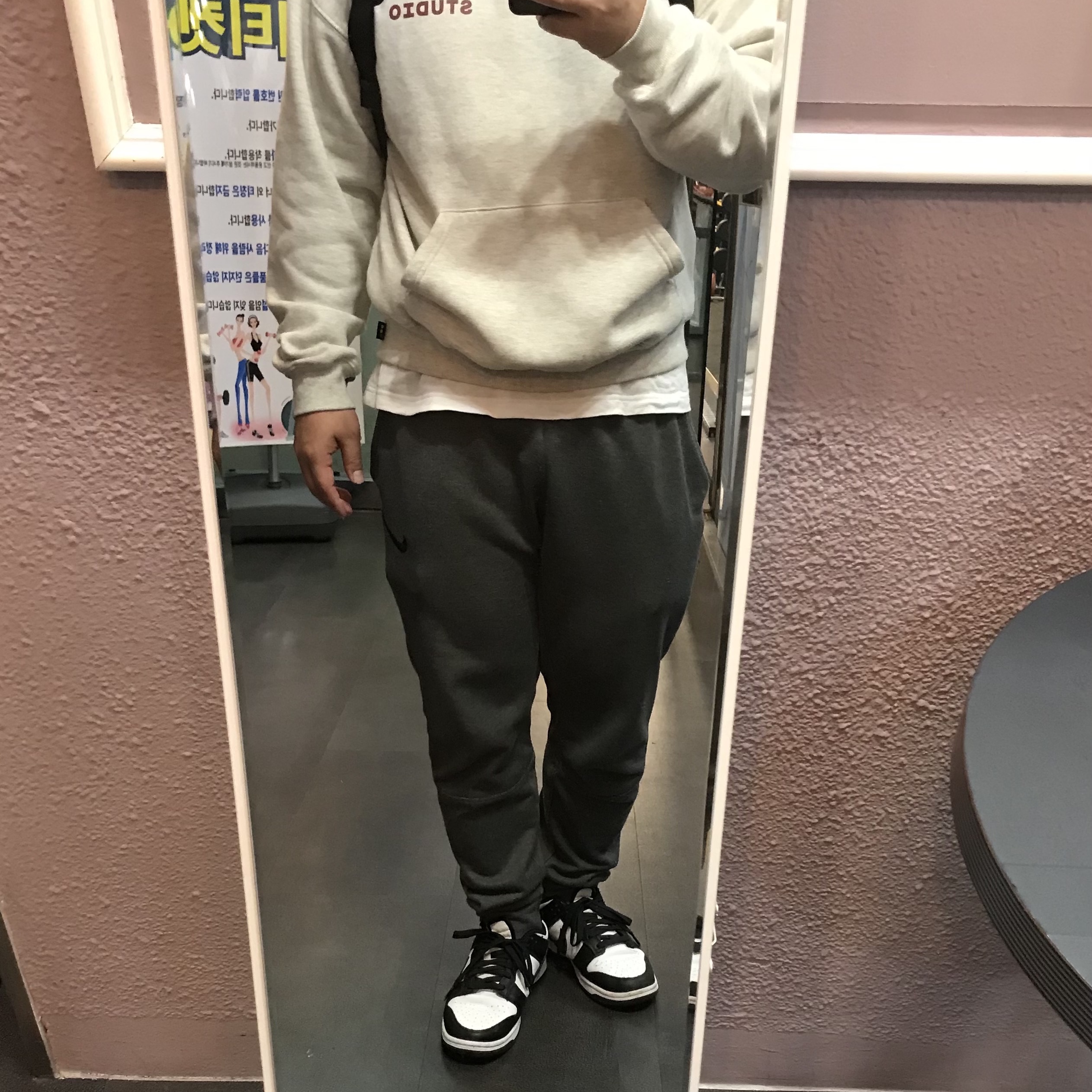 IAB Studio Hoodie Oatmeal Burgundy, Nike Dunk Low Retro Black 착용 스타일