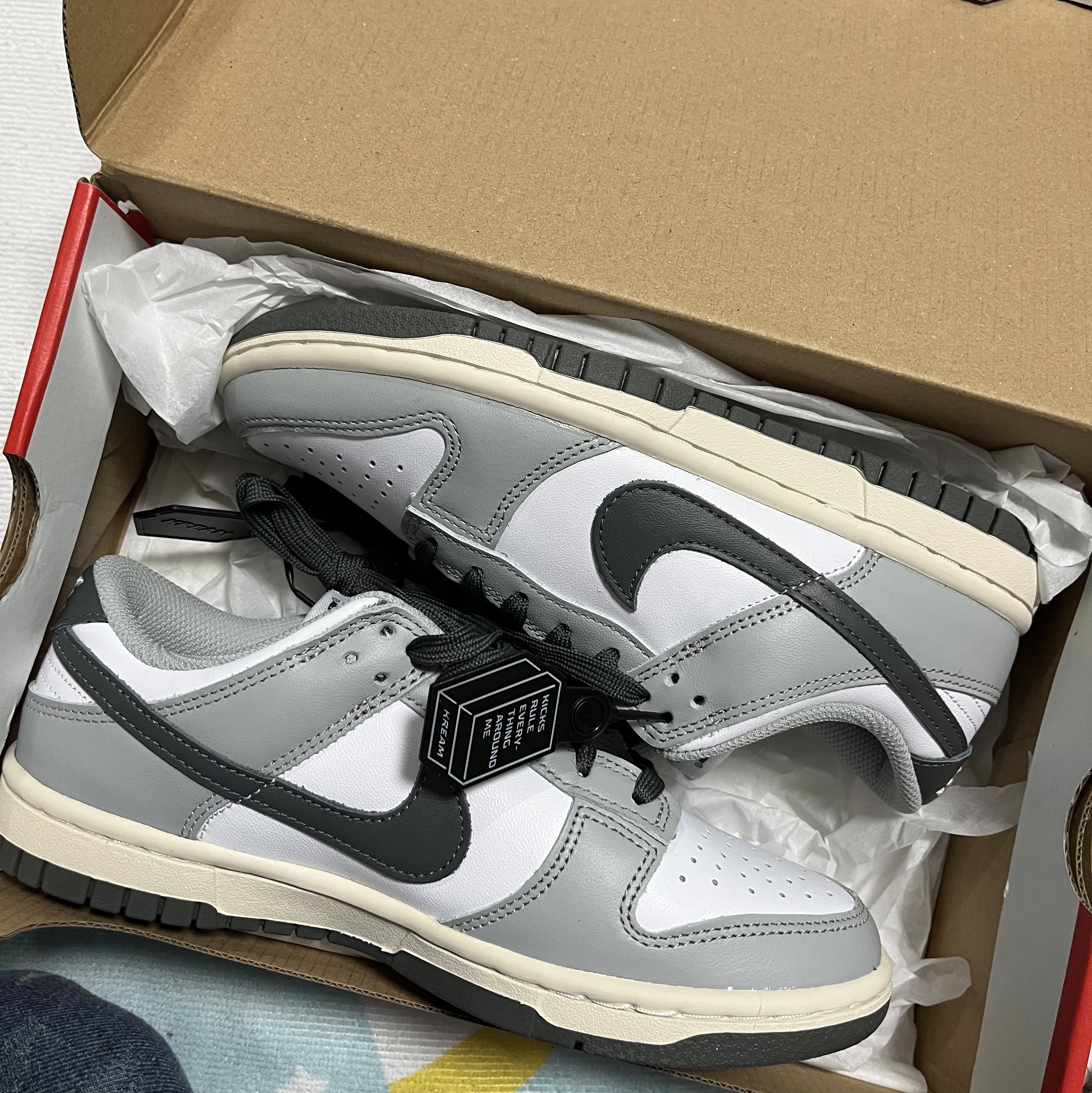 (W) Nike Dunk Low Light Smoke Grey 착용 스타일 - 1