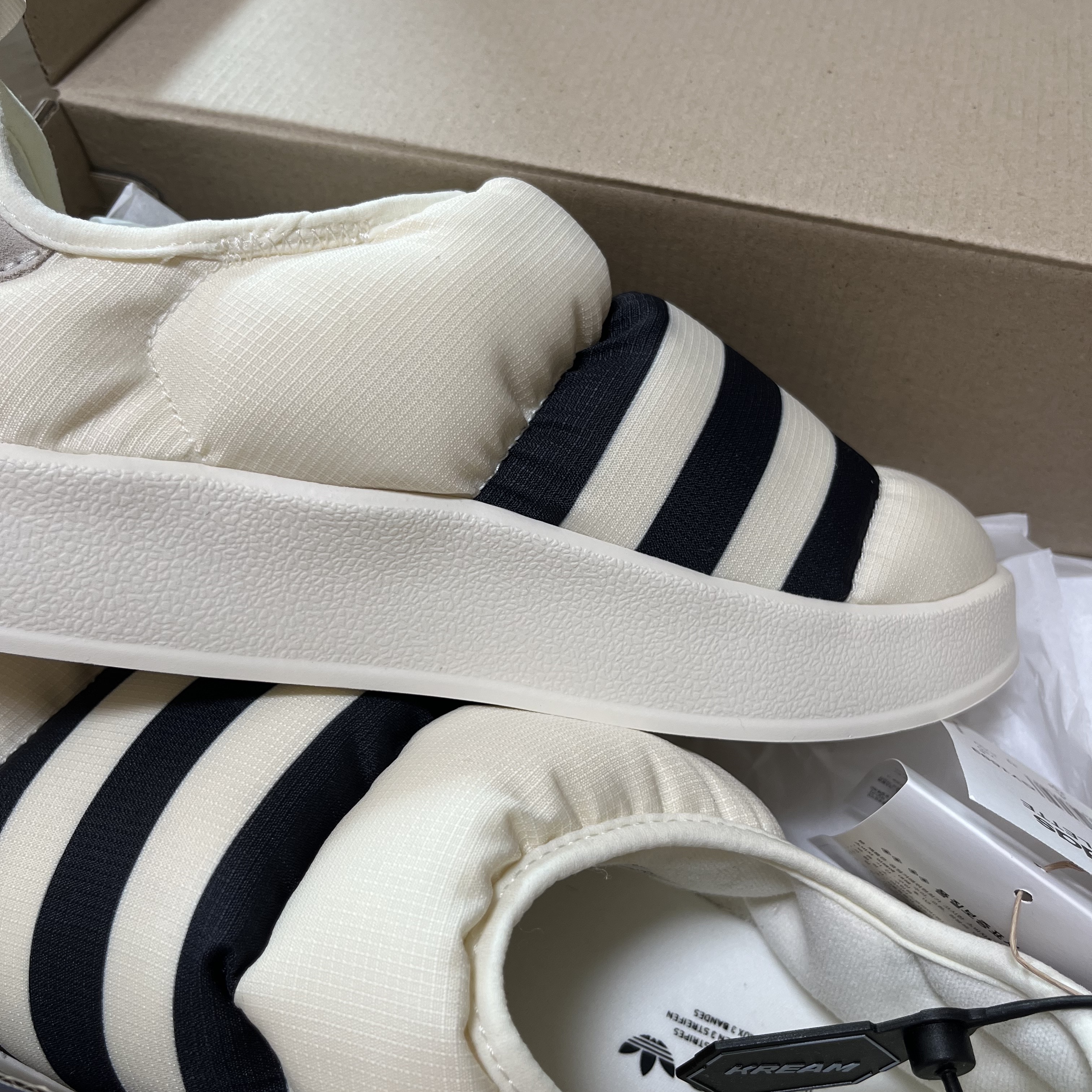 Adidas Puffylette Off White 착용 스타일