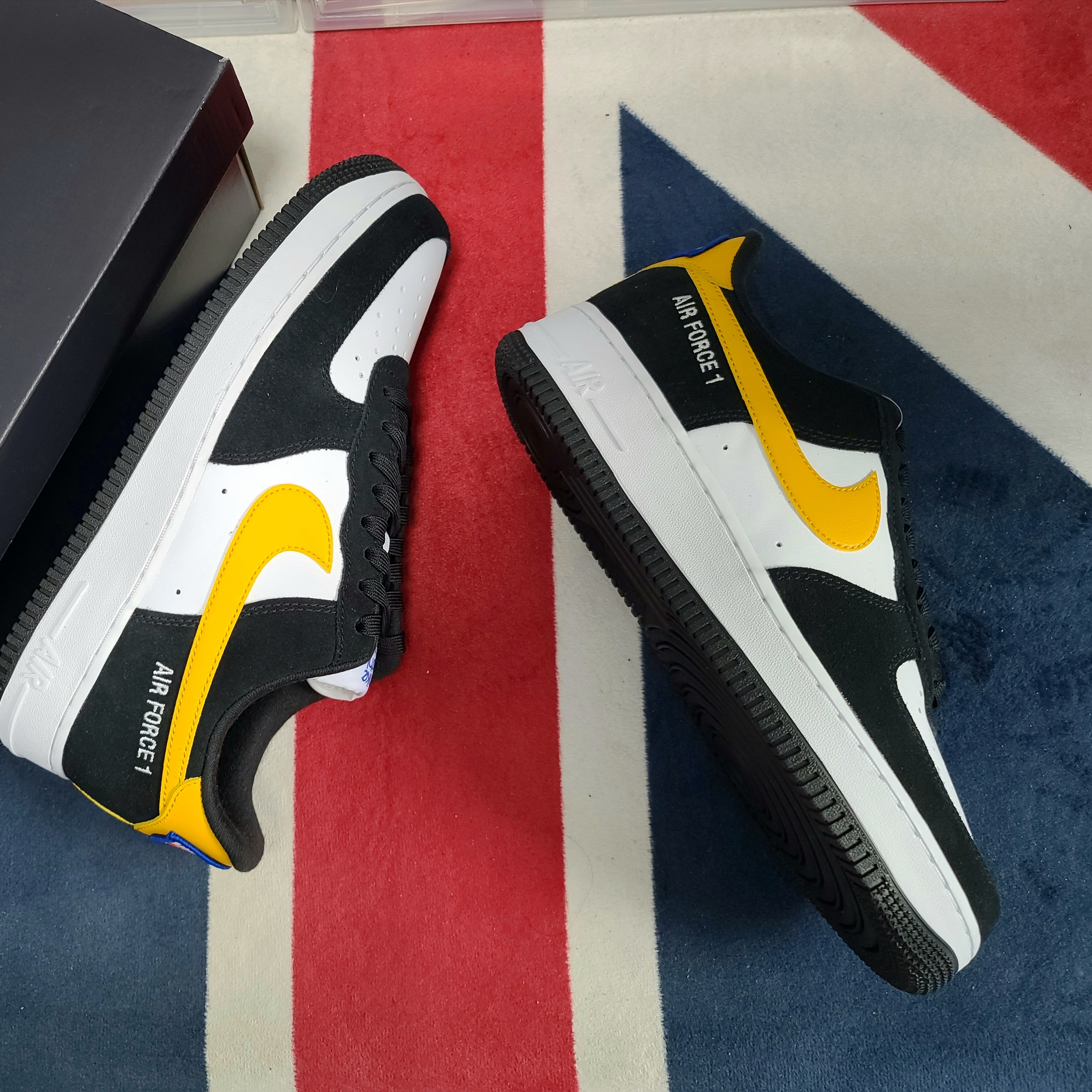 Nike Air Force 1 '07 LV8 Athletic Club Black Dark Sulfur 착용 스타일 - 2