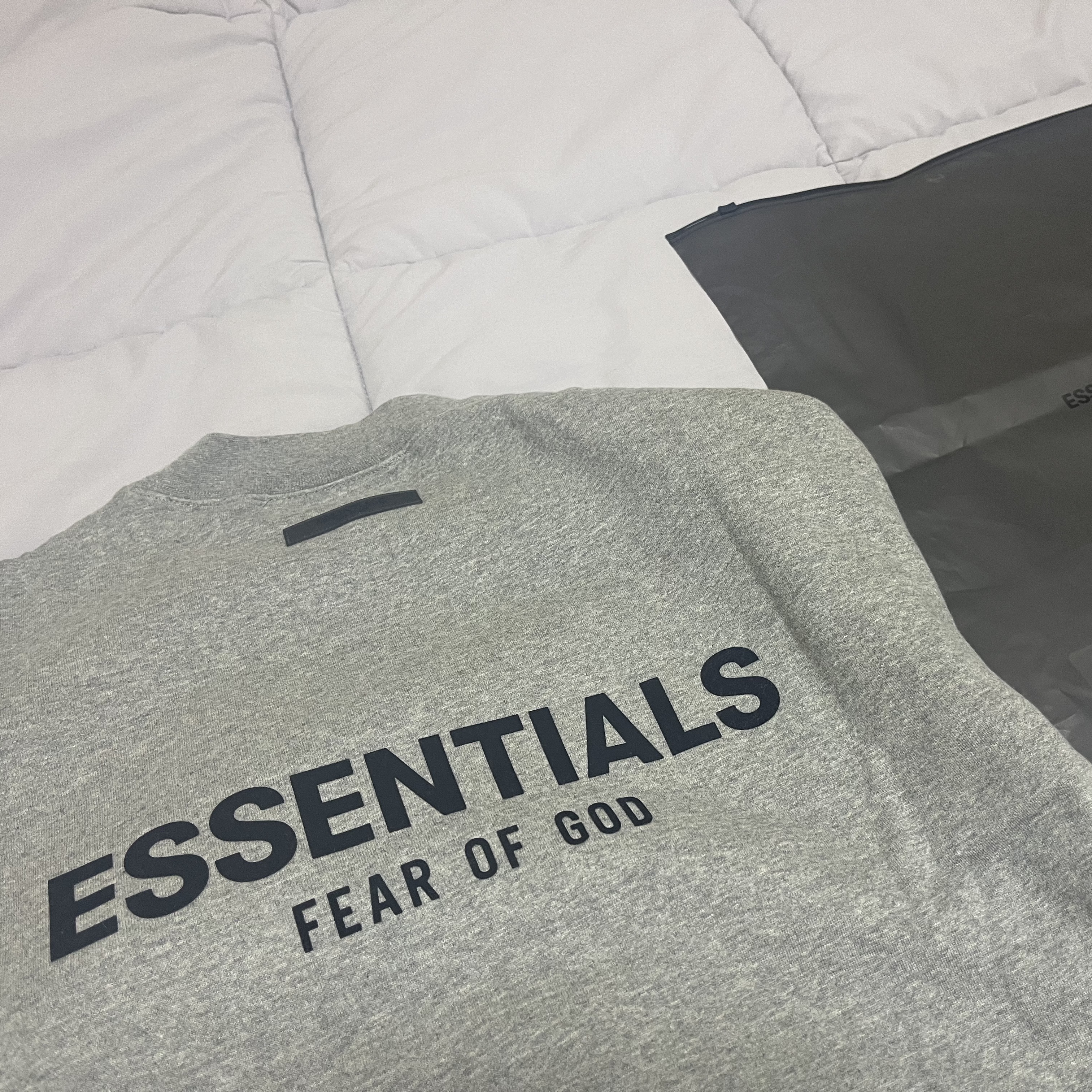 Essentials The Core Collection Crewneck Sweatshirt Dark Oatmeal 착용 스타일 - 2