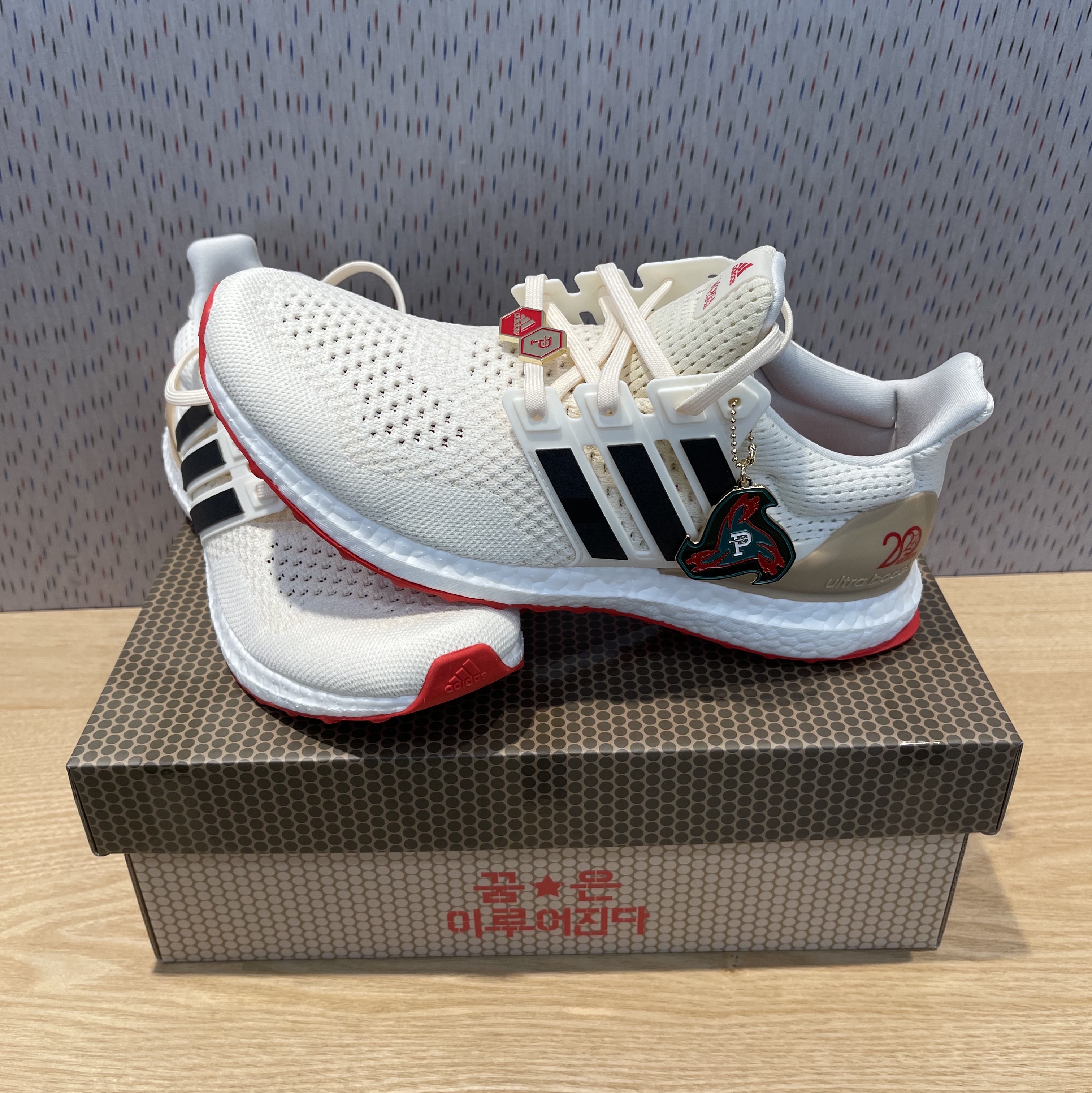 Adidas x Over The Pitch Ultraboost DNA Seoul Off White (Over The Pitch Package) 착용 스타일 - 1