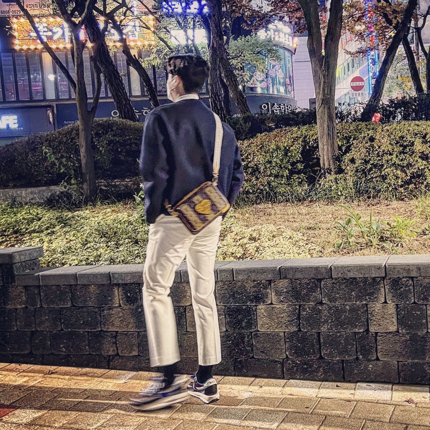 Louis Vuitton x Nigo Trio Messenger Marron, Nike x Sacai x Undercover LDWaffle Night Maroon Team Royal 착용 스타일 - 1