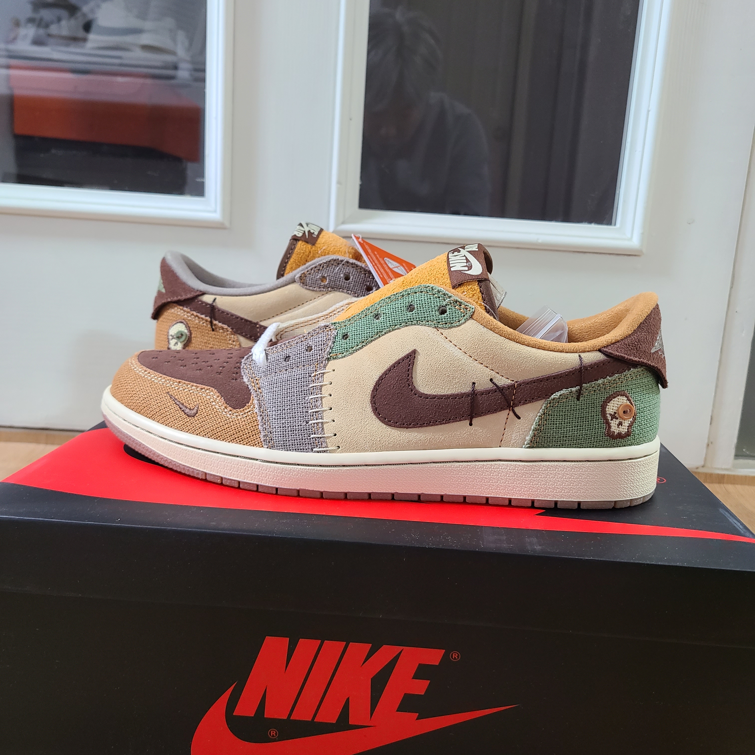 Jordan 1 x Zion Williamson Retro Low OG Flax and Oil Green 착용 스타일 - 4