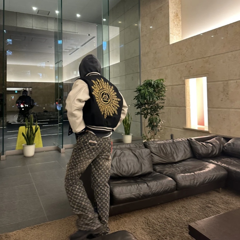 Stussy x Dries Van Noten Varsity Jacket Black 착용 스타일 - 1