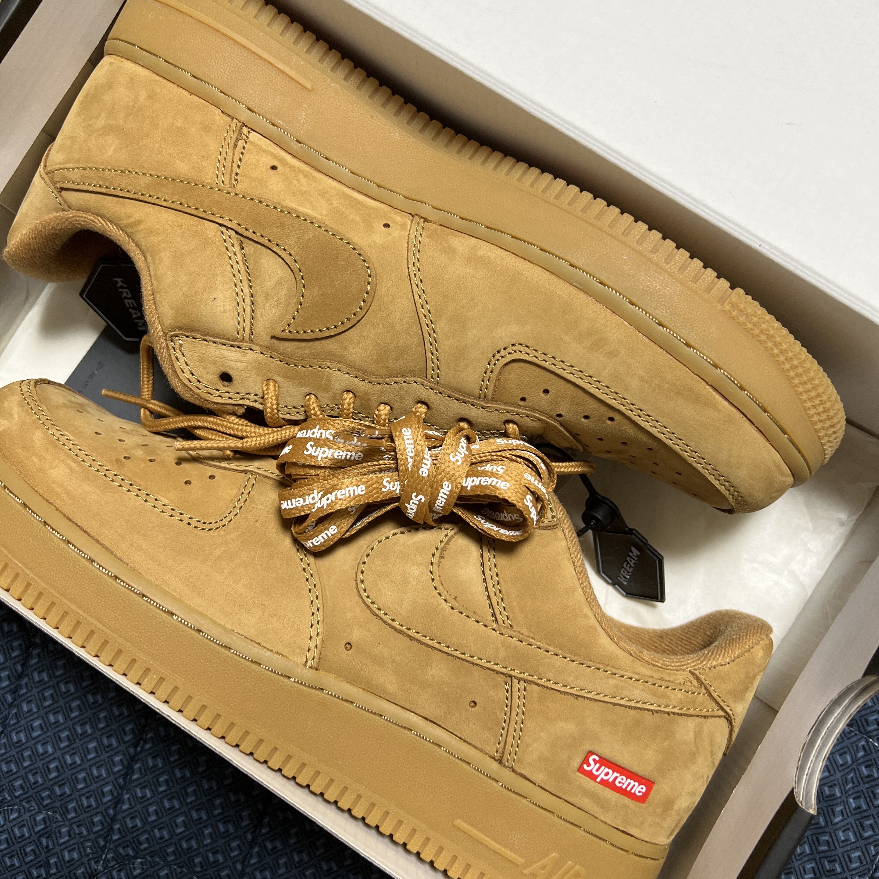 Nike x Supreme Air Force 1 Low Flax 착용 스타일
