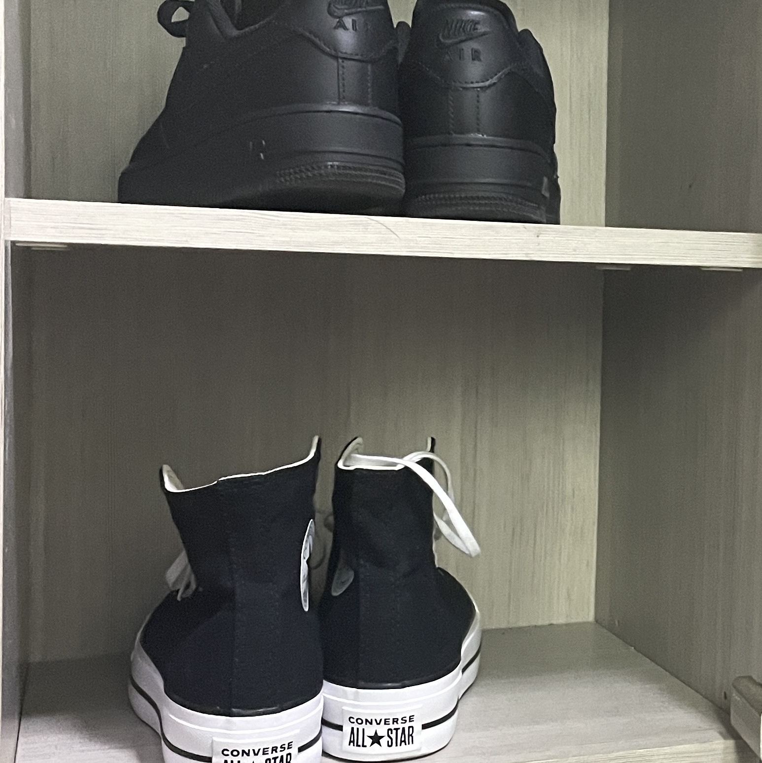 Nike Air Force 1 '07 Low Triple Black, (W) Converse Chuck Taylor All Star Lift Platform High Black 착용 스타일
