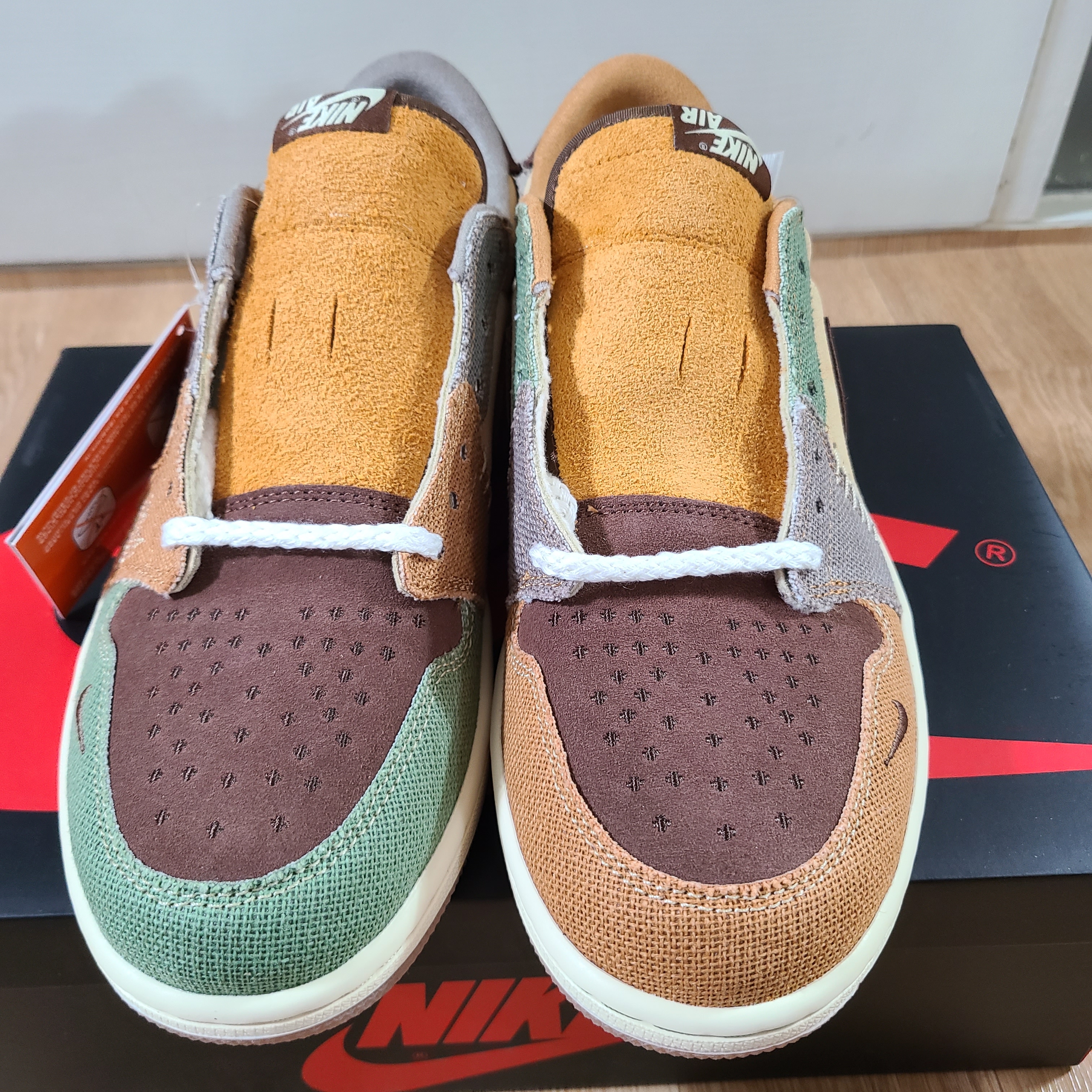 Jordan 1 x Zion Williamson Retro Low OG Flax and Oil Green 착용 스타일 - 3