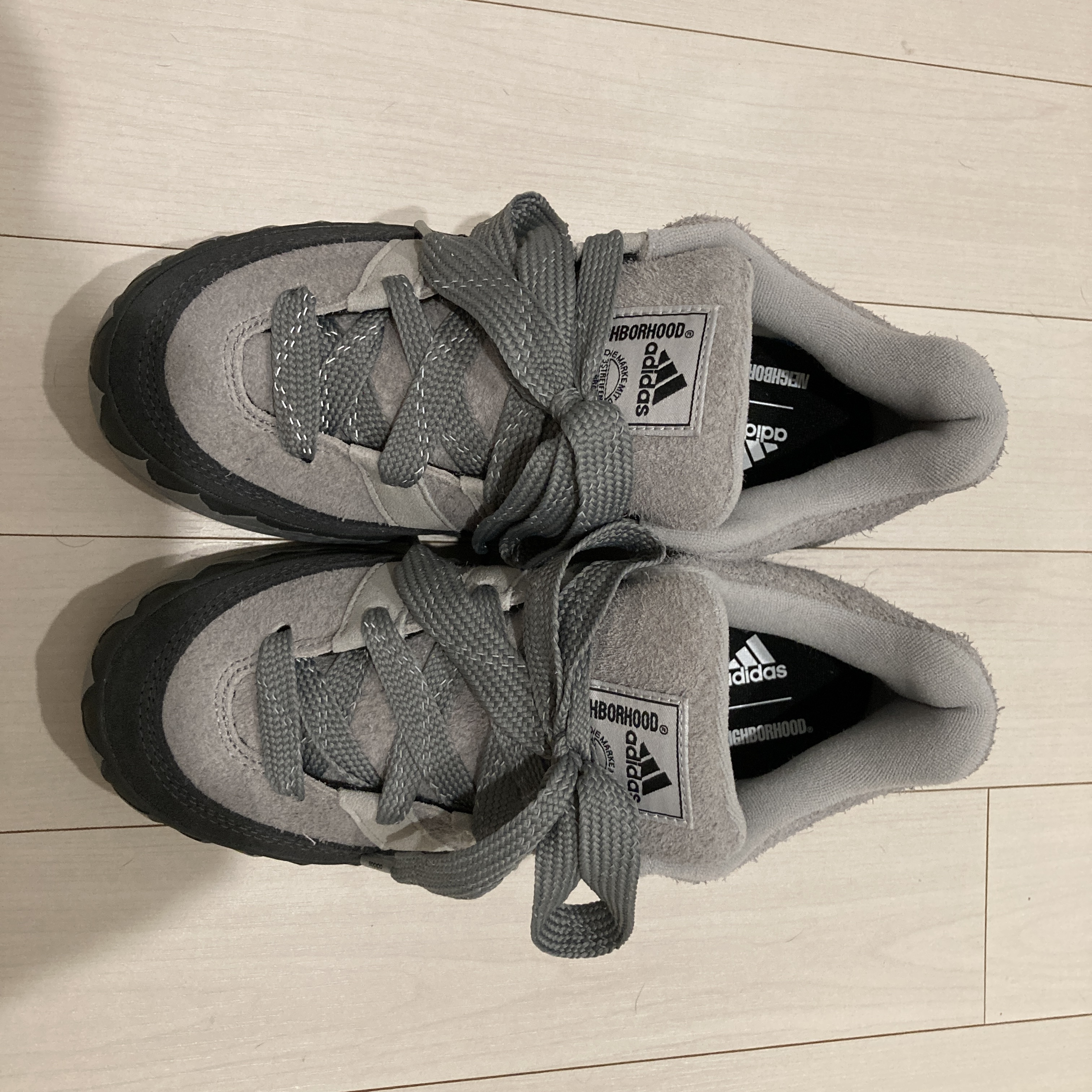 Adidas x Neighborhood Adimatic Core Black, Adidas x Neighborhood Adimatic Charcoal Solid Grey 착용 스타일 - 2