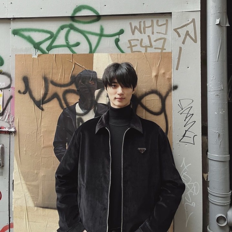 Prada Velvet Denim Blouson Jacket Black 착용 스타일 - 2