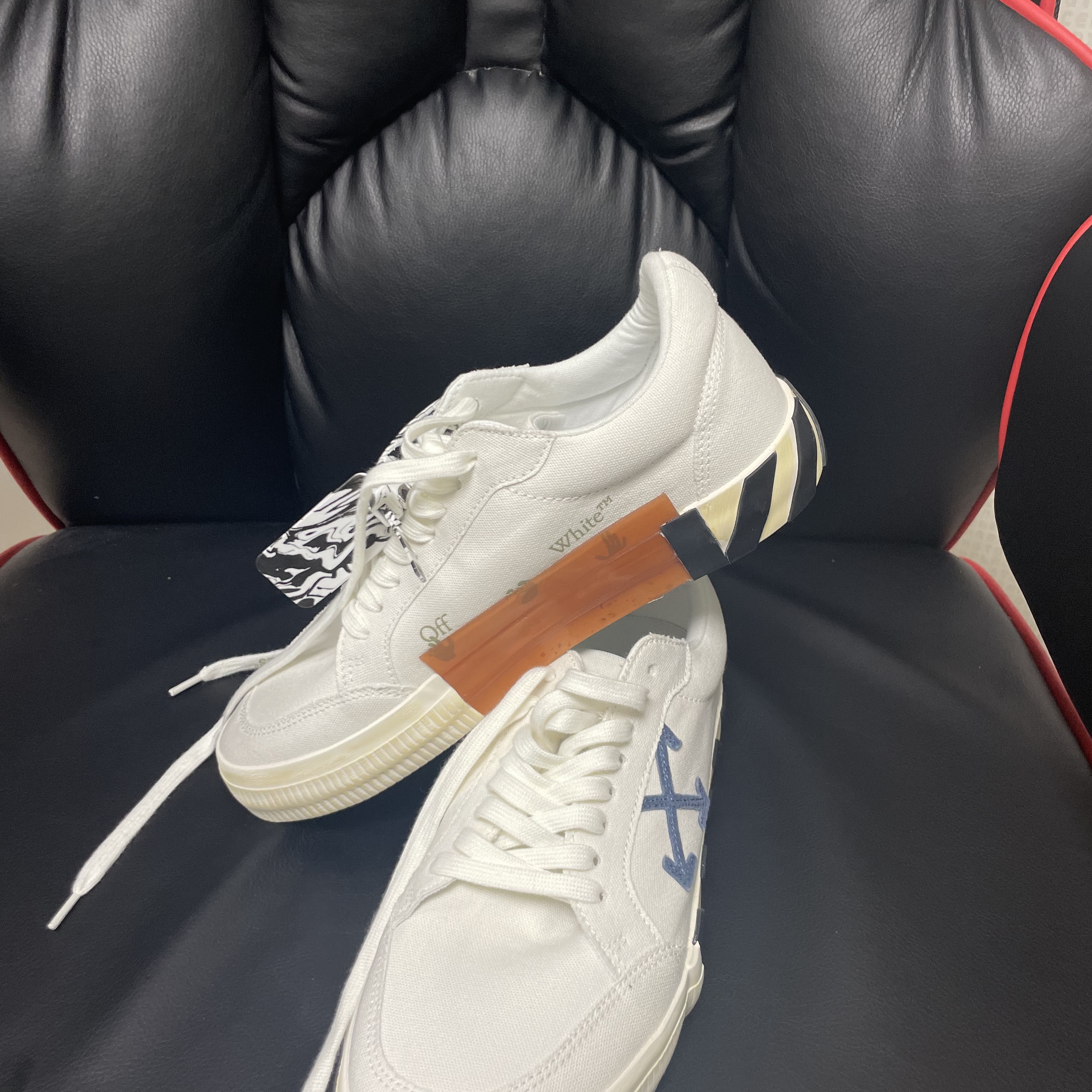 Off-White Arrow Low Vulcanized Sneakers White Blue - 21FW 착용 스타일