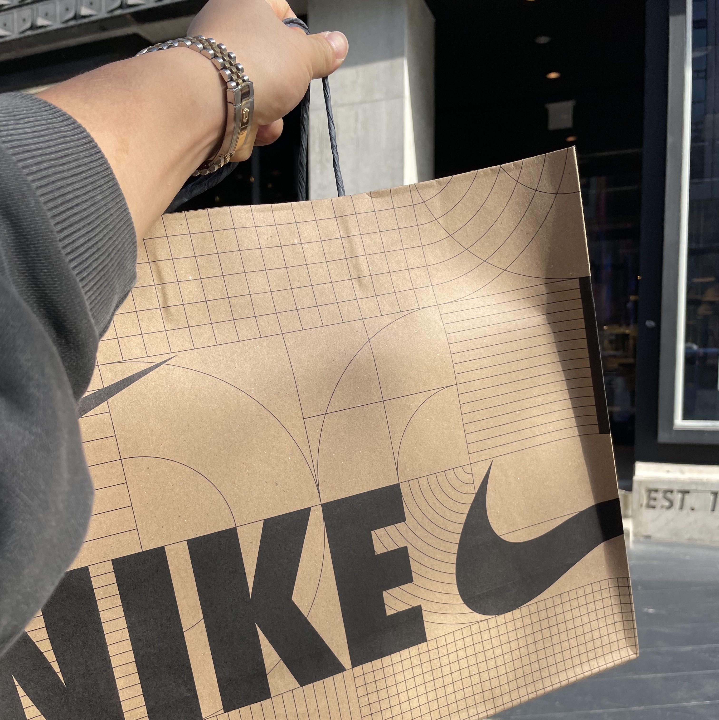 Jordan 1 Retro High OG Chicago 2022, Rolex Datejust 36mm 126233 Champagne Jubilee 착용 스타일 - 3