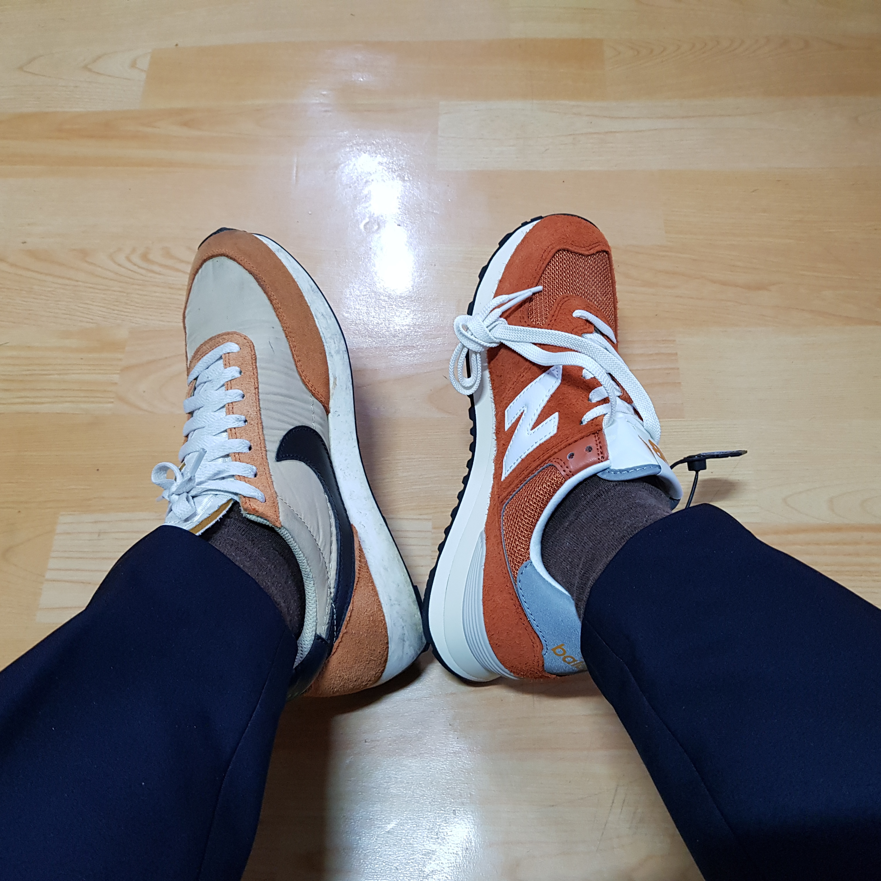New Balance 574 Heritage Orange Burst White 착용 스타일