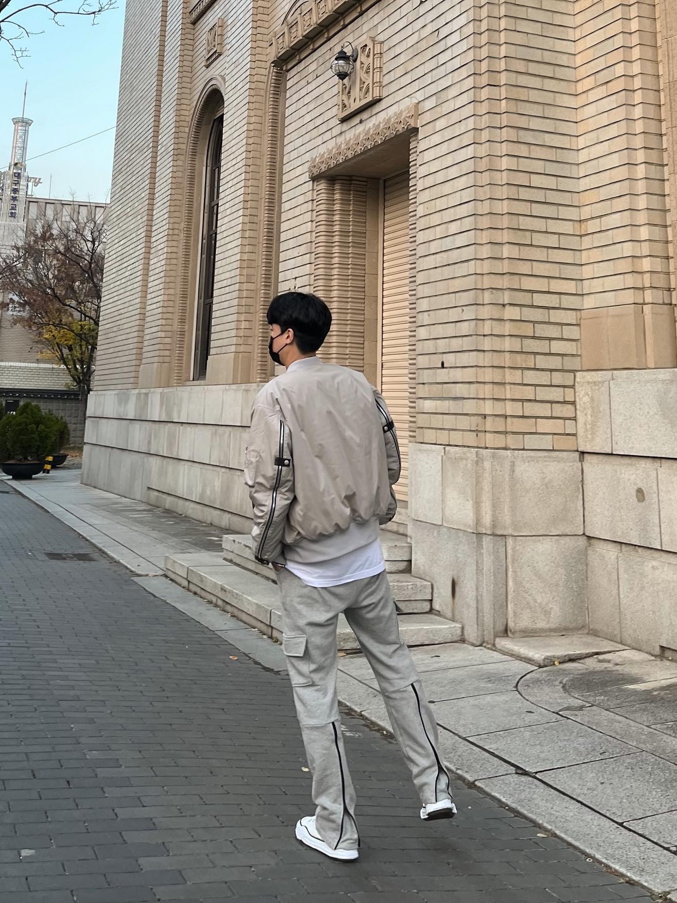 Maison Mihara Yasuhiro Peterson OG Sole Canvas Low Sneakers White 착용 스타일 - 2