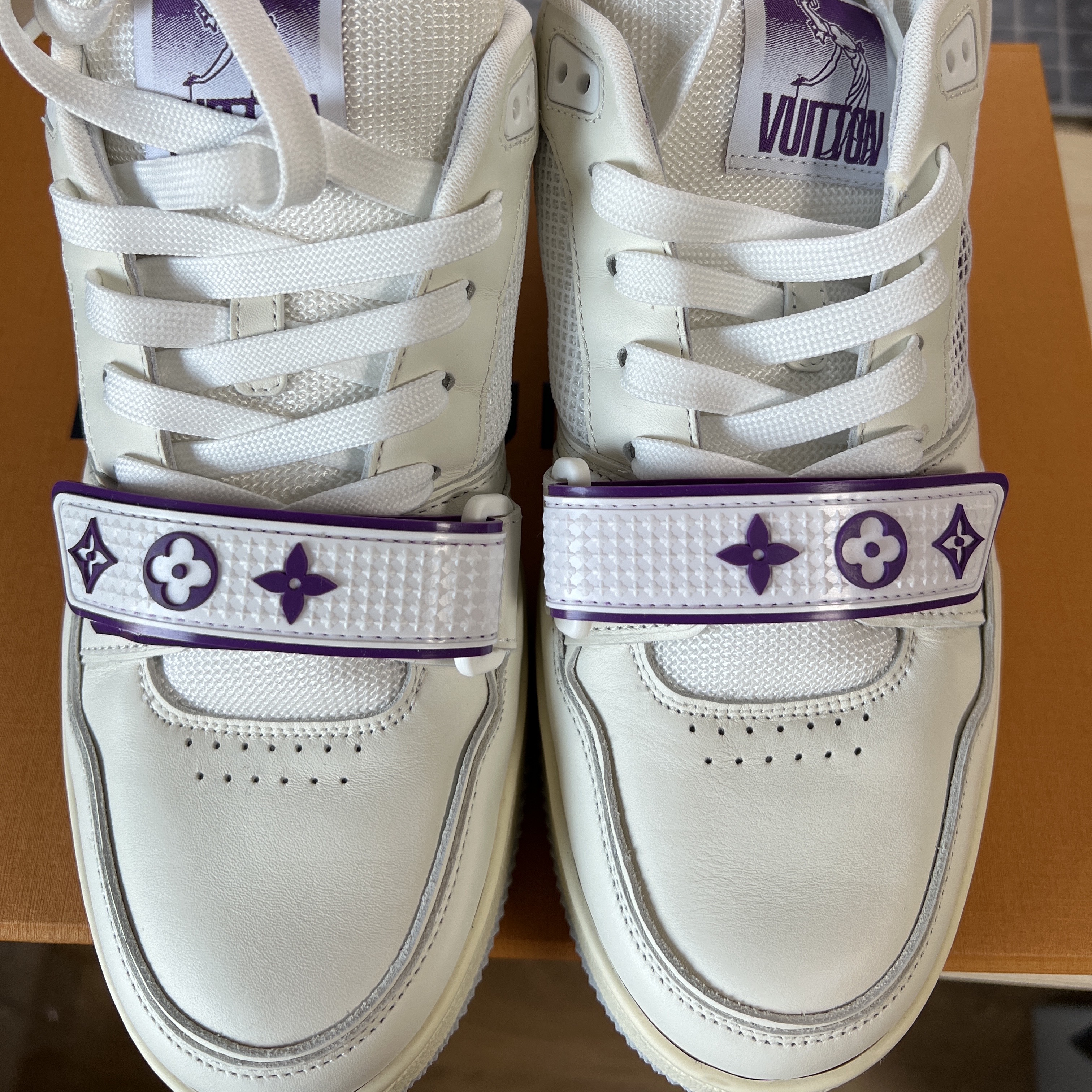 Louis Vuitton LV Trainer Sneakers Purple 착용 스타일
