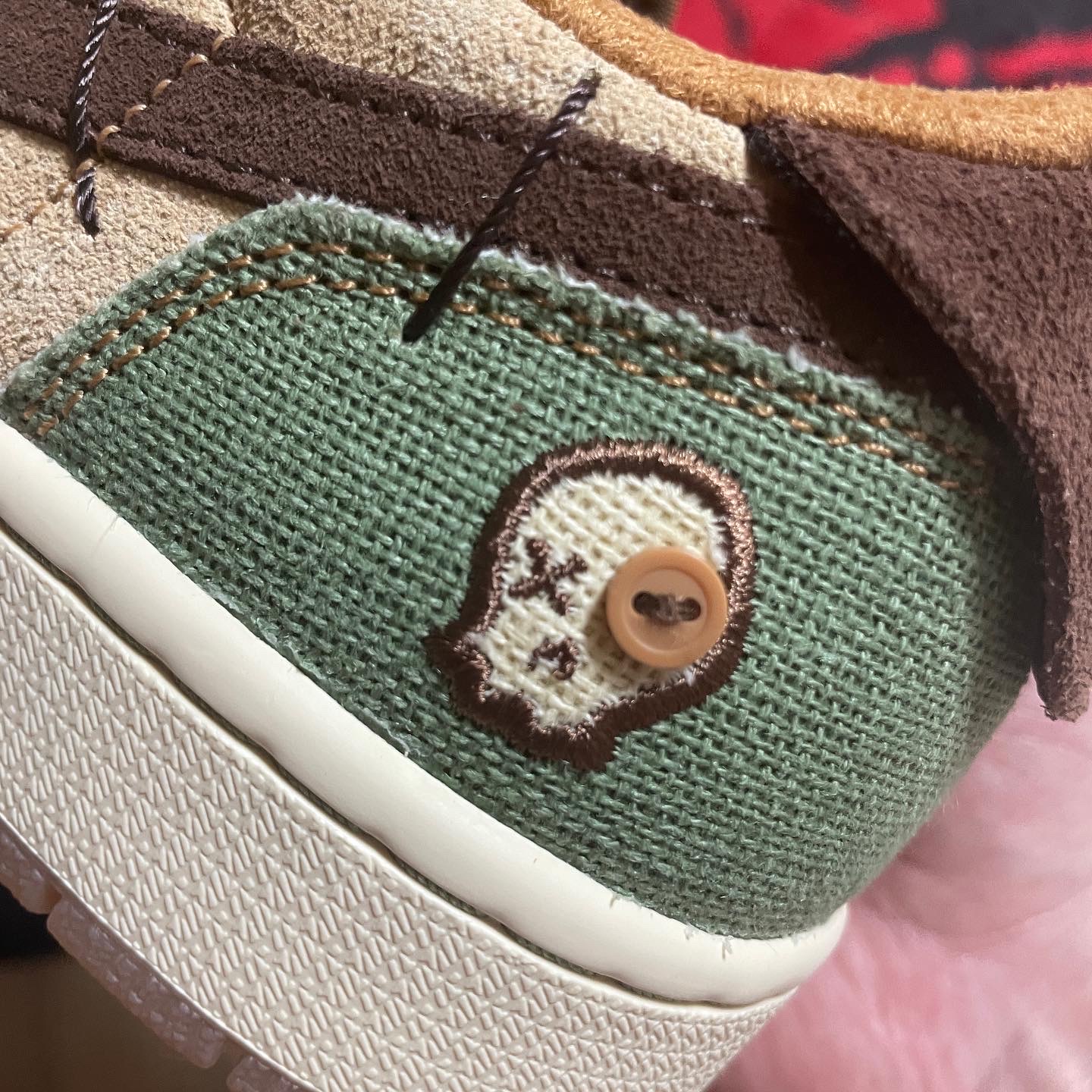 Jordan 1 x Zion Williamson Retro Low OG Flax and Oil Green 착용 스타일 - 3