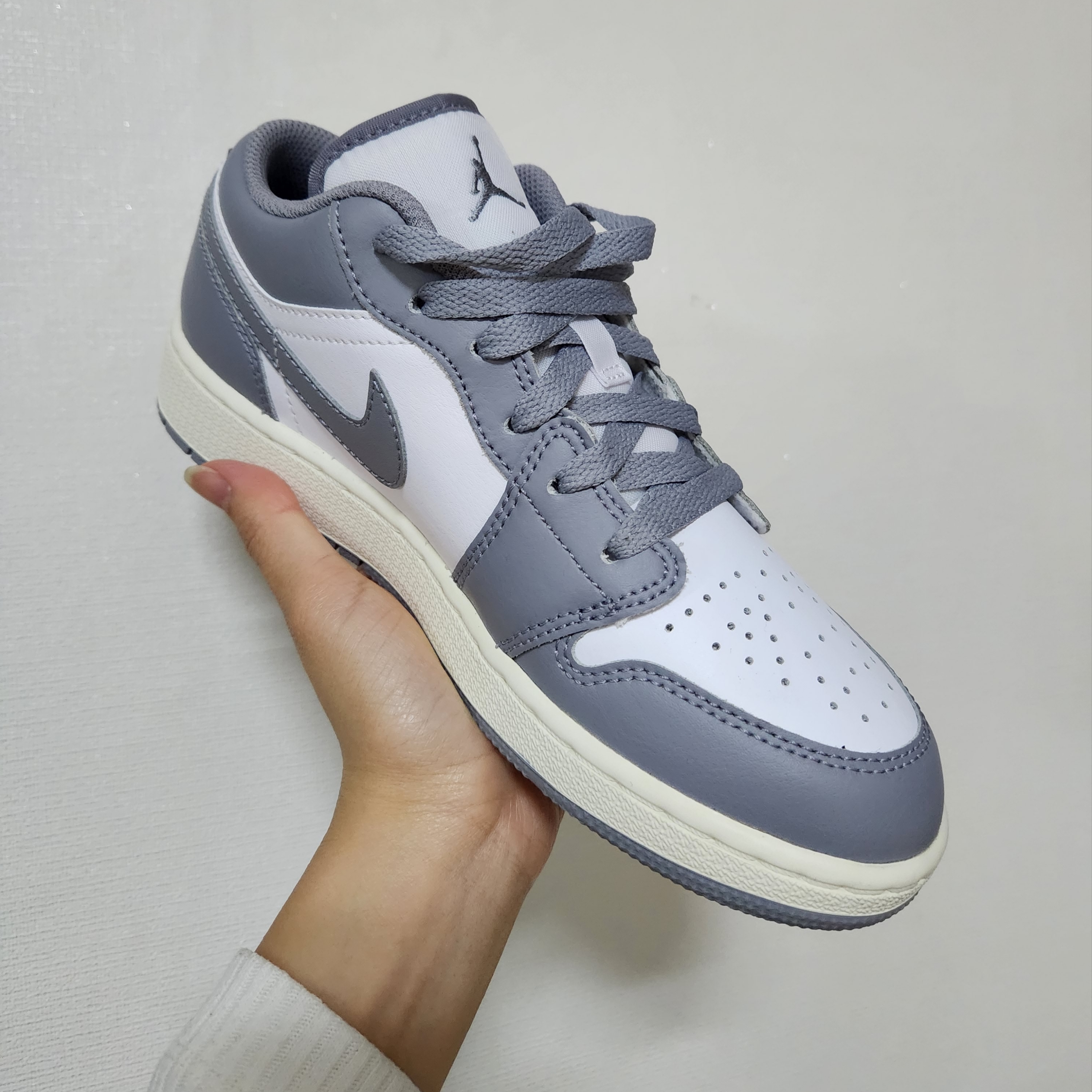 (GS) Jordan 1 Low Stealth and White 착용 스타일