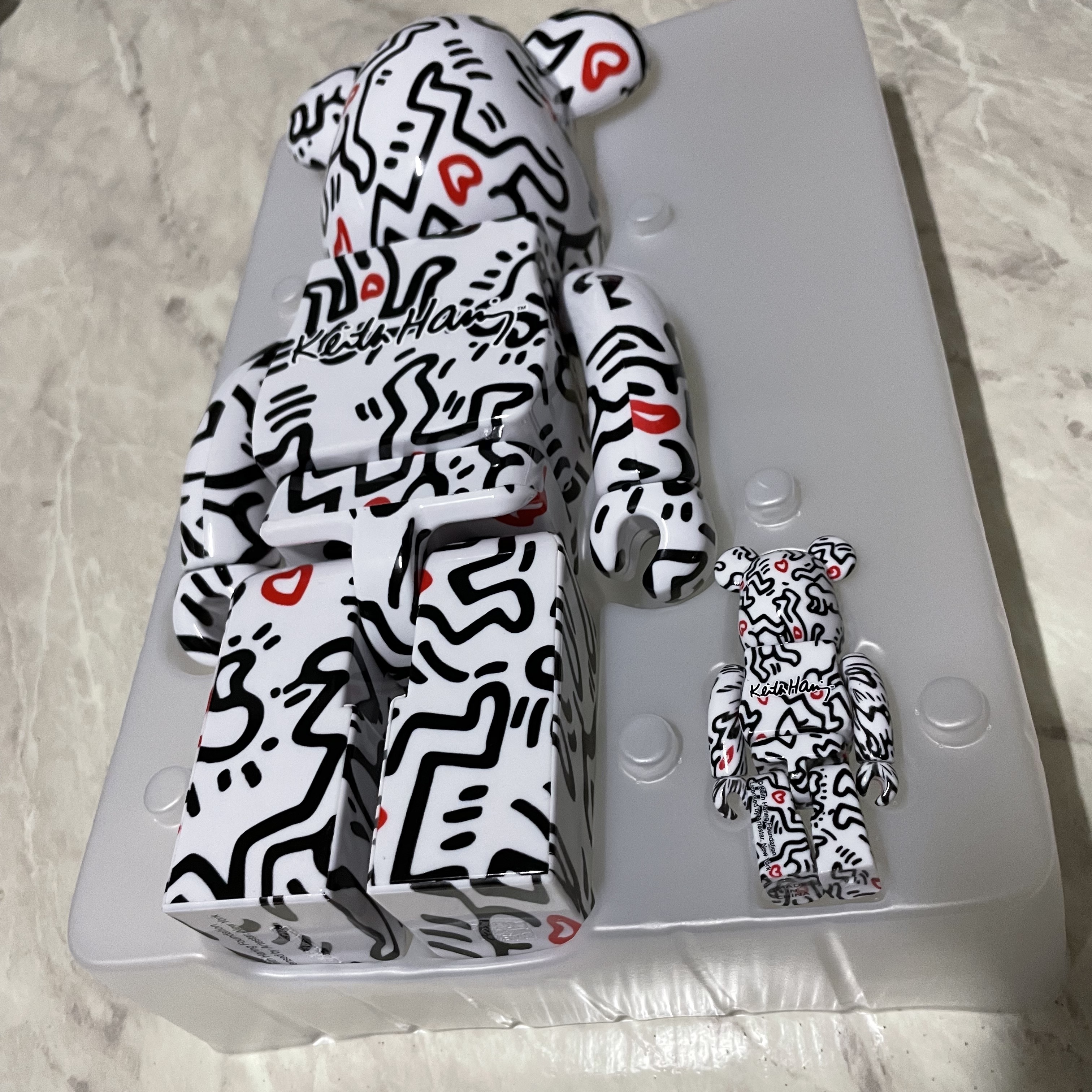 Bearbrick Keith Haring #8 100% & 400% Set 착용 스타일 - 3
