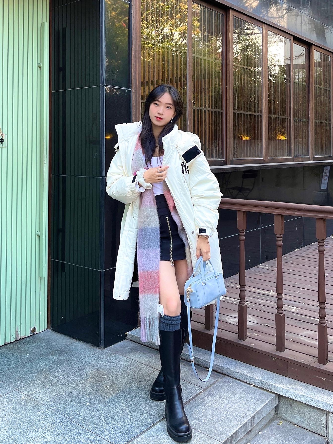 Acne Studios Mohair Check Muffler Fuchsia Lilac Pink 착용 스타일 - 3