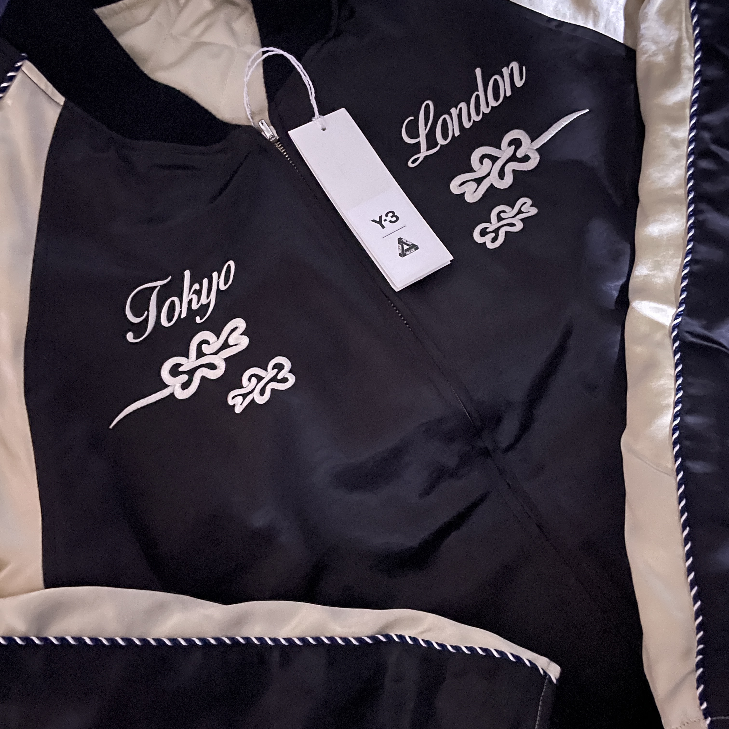 Palace x Y-3 Reversible Souvenir Jacket Navy Cream - 22FW 착용 스타일 - 2