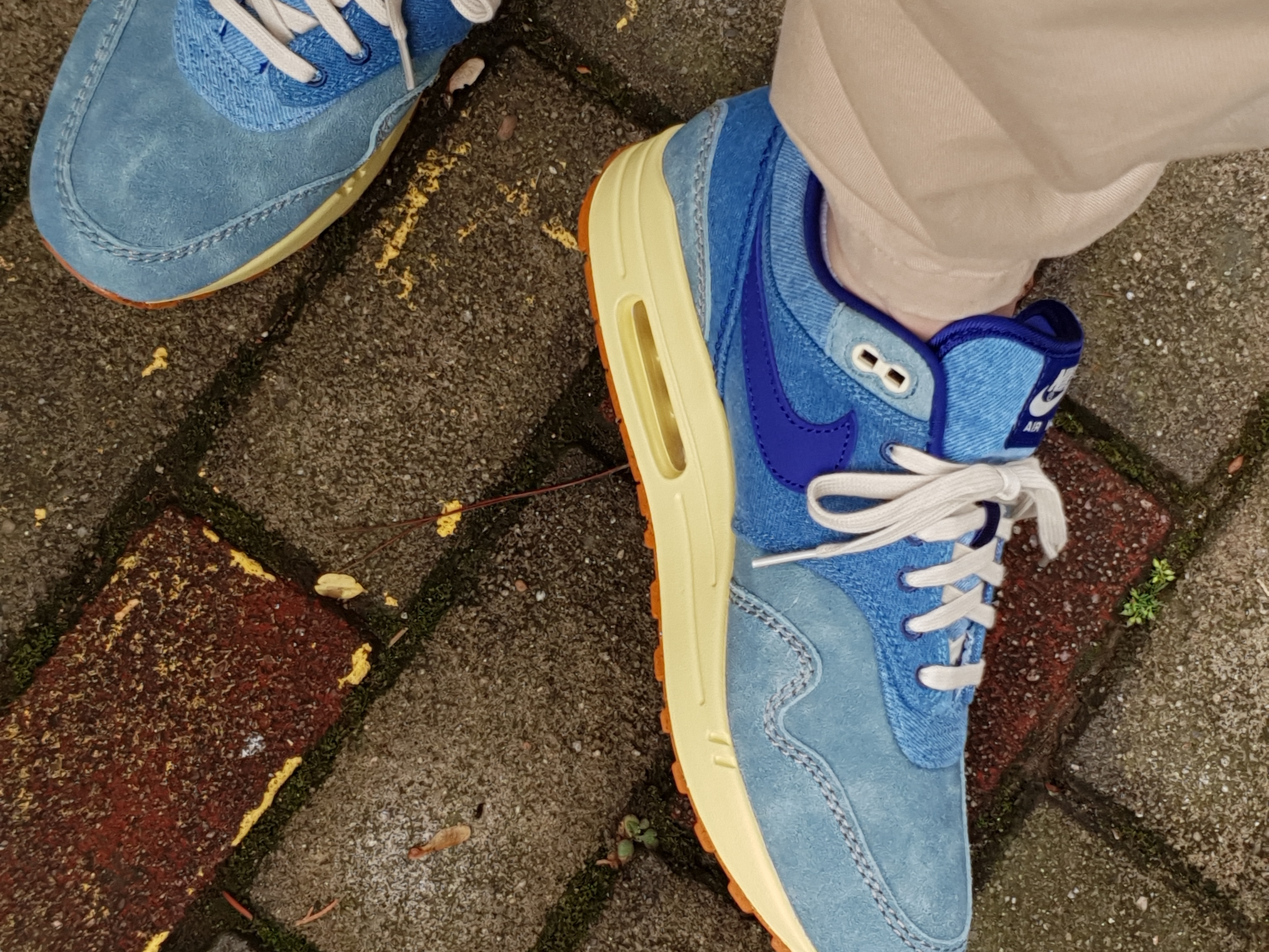 Nike Air Max 1 Premium Dirty Denim 착용 스타일 - 1