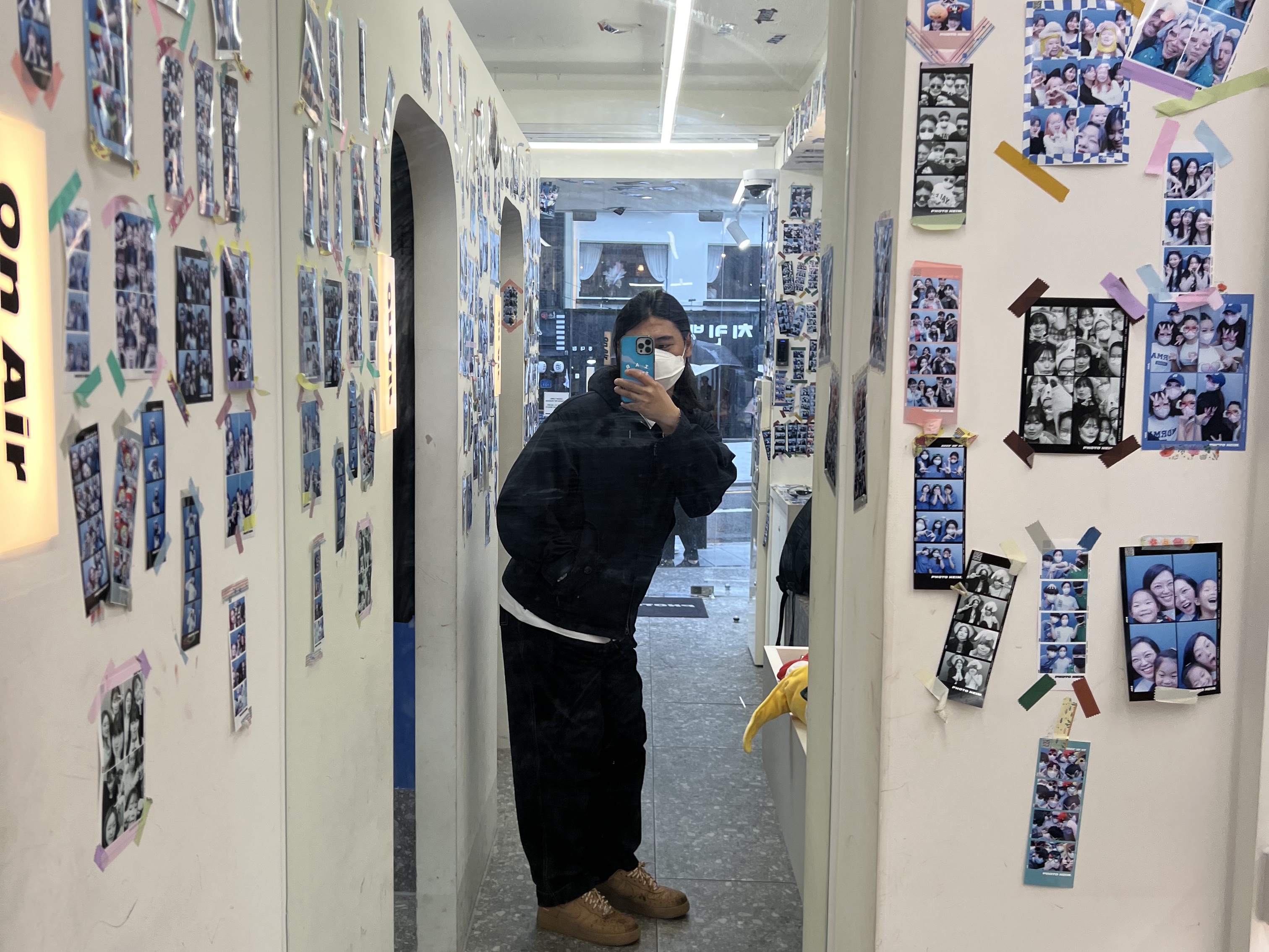 Nike x Supreme Air Force 1 Low Flax, IAB Studio T-Shirt White Light Green 착용 스타일 - 2