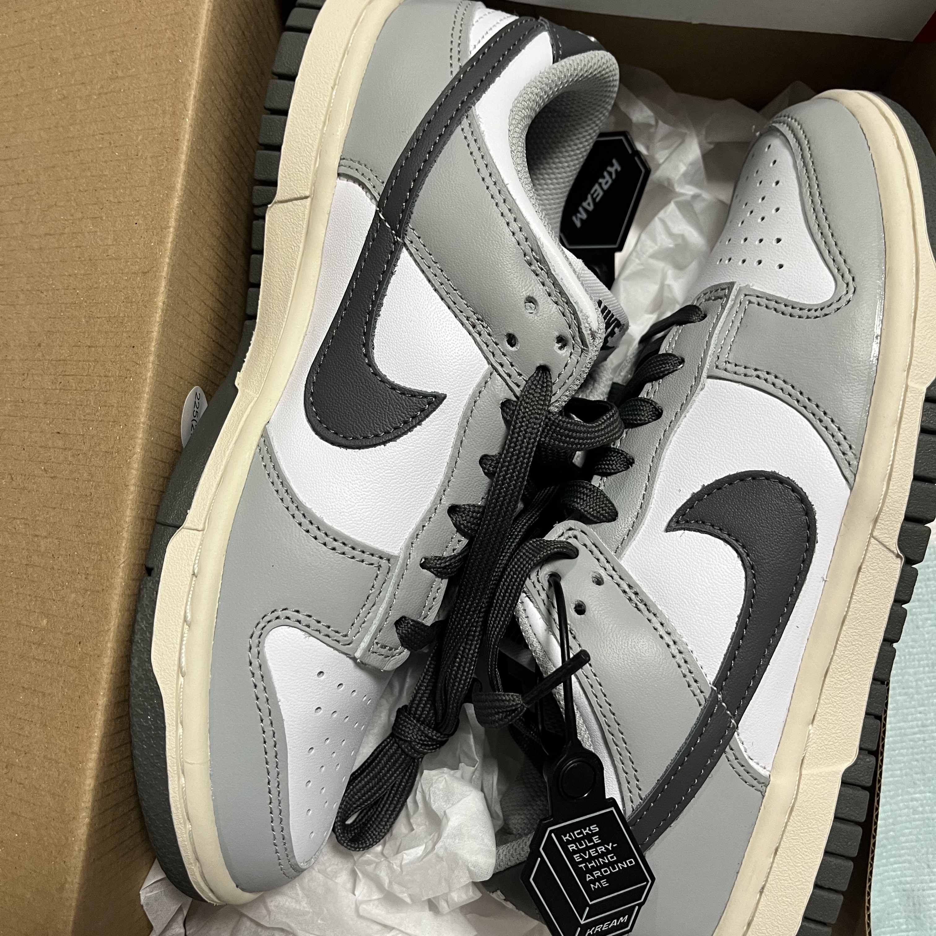 (W) Nike Dunk Low Light Smoke Grey 착용 스타일 - 3