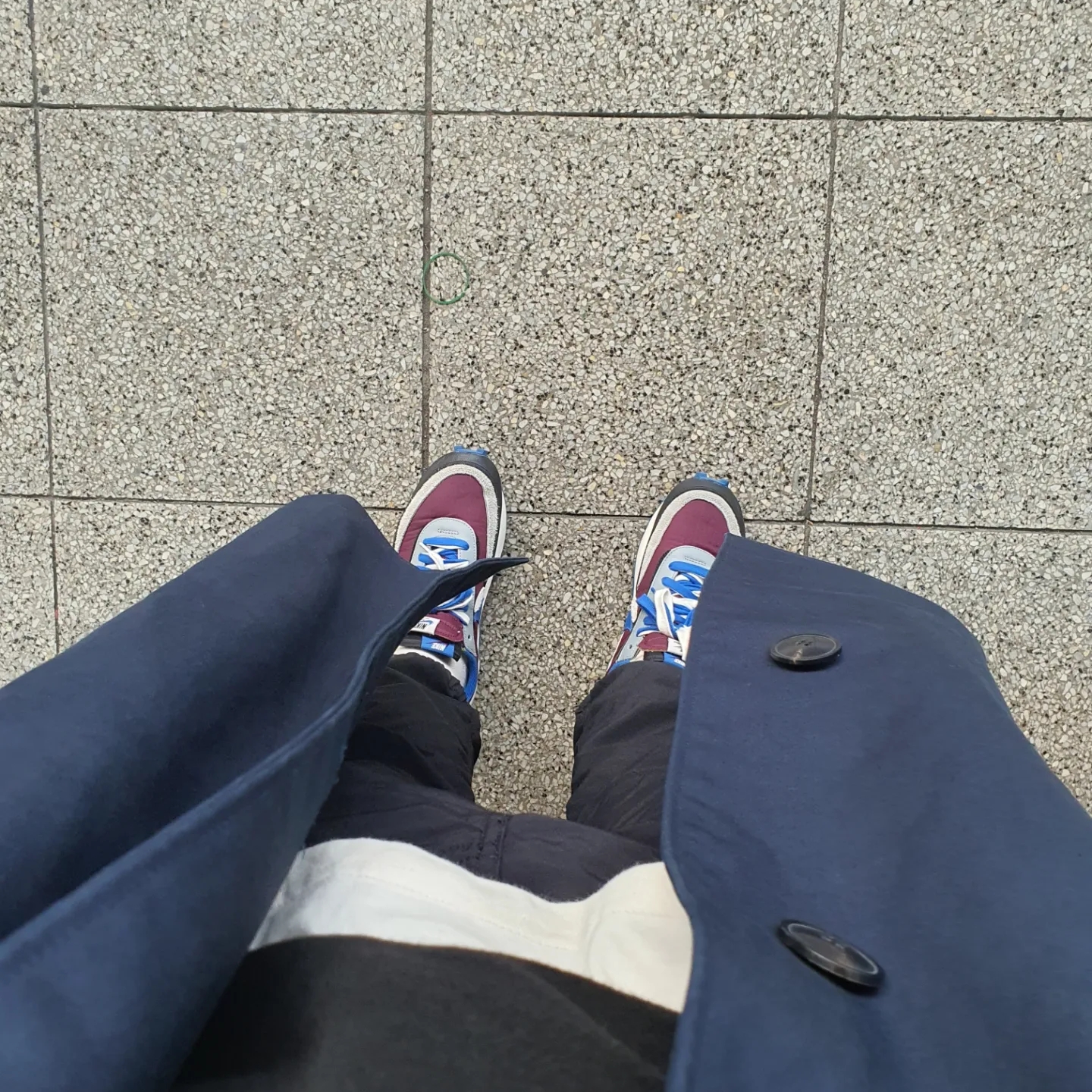 Nike x Sacai x Undercover LDWaffle Night Maroon Team Royal 착용 스타일 - 3