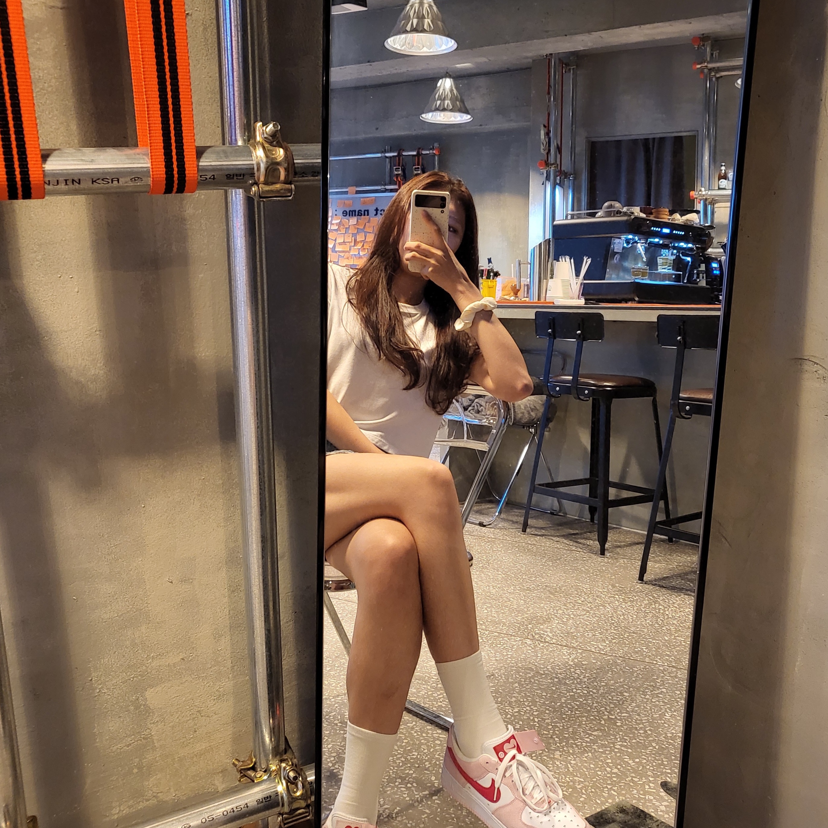 Nike Air Force 1 '07 QS Valentine's Day 착용 스타일 - 2