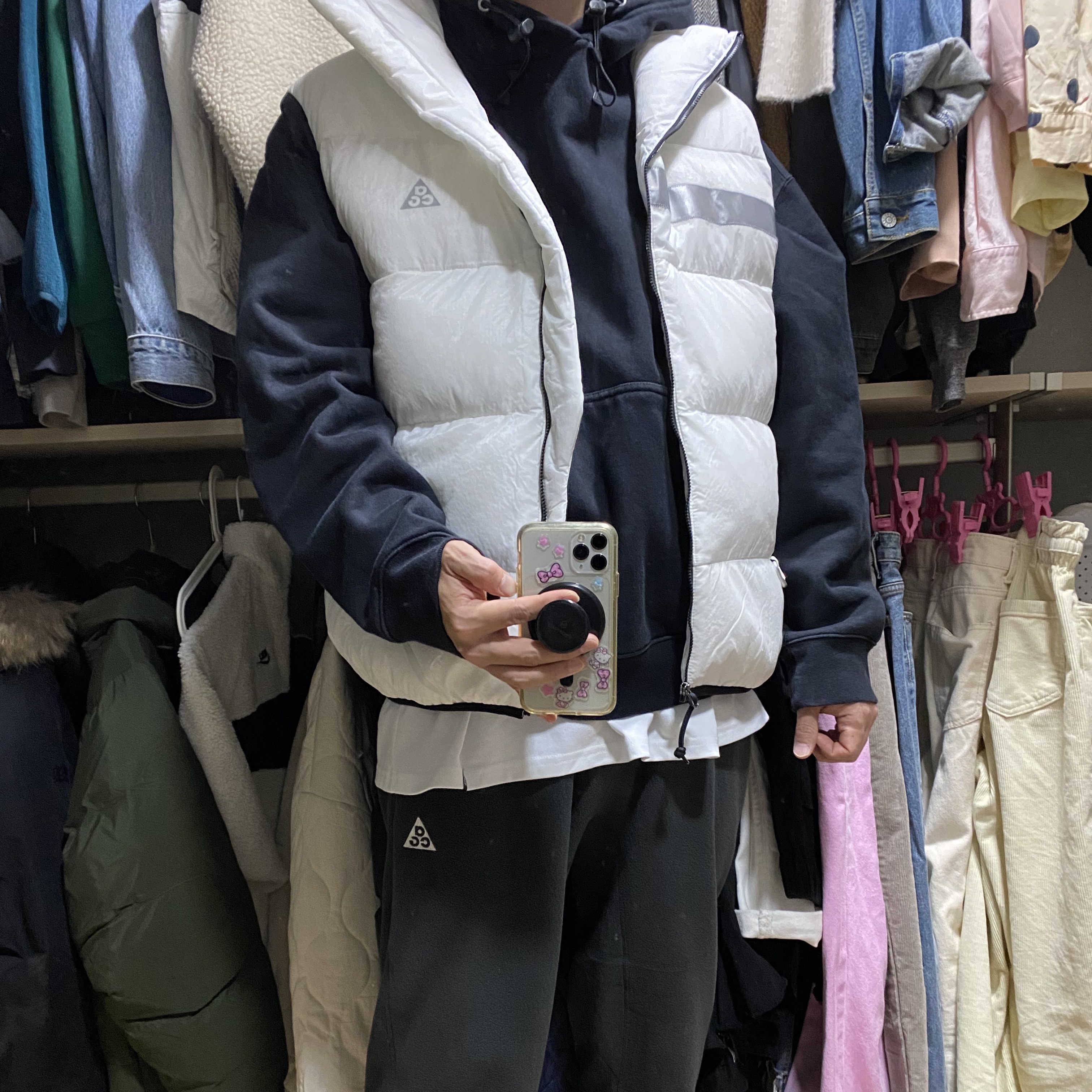 Nike ACG Therma-Fit ADV Airora Vest White - US/EU, Nike ACG Graphic Pullover Hoodie Black - US/EU 착용 스타일 - 2