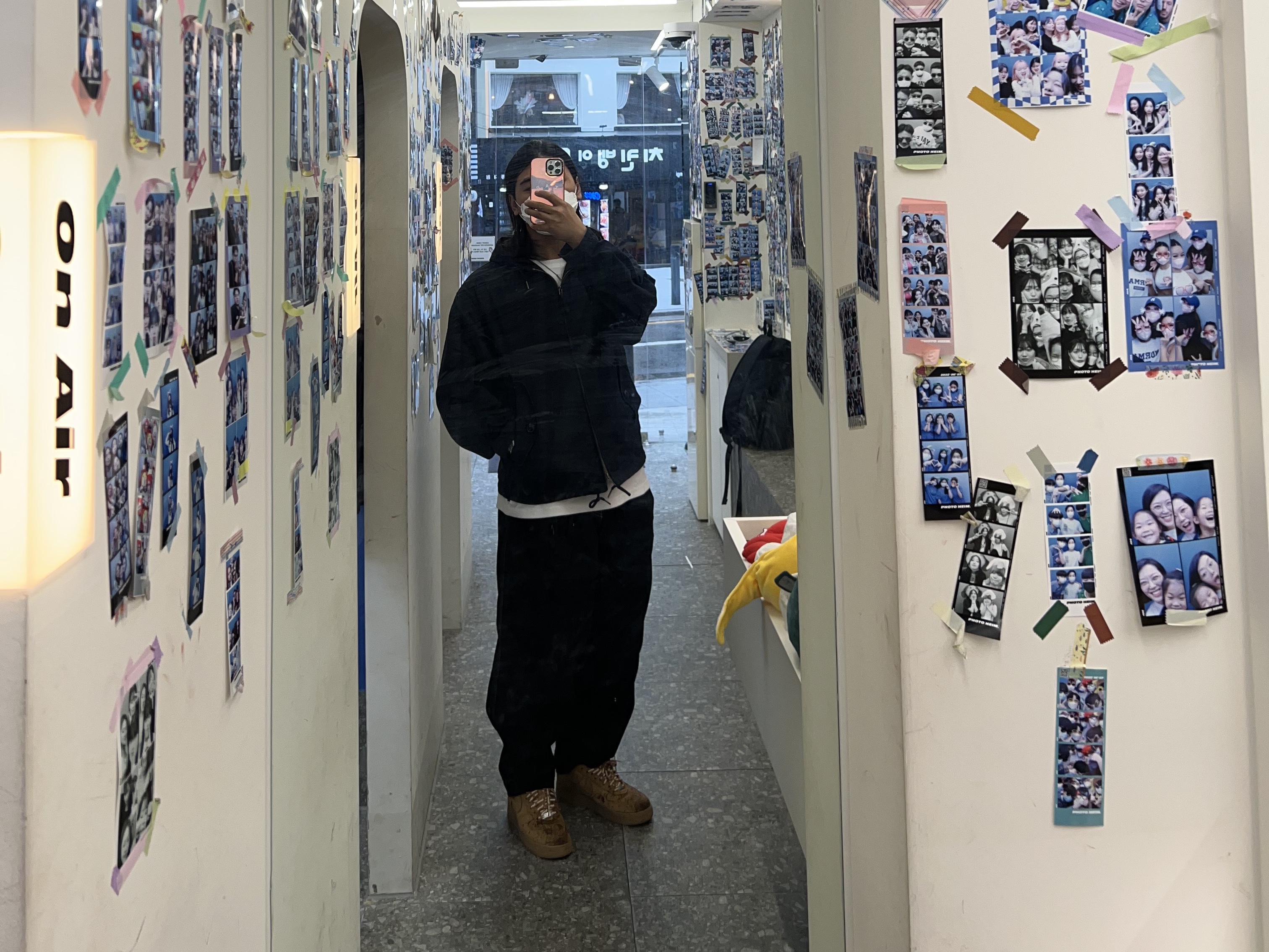 Nike x Supreme Air Force 1 Low Flax, IAB Studio T-Shirt White Light Green 착용 스타일 - 1