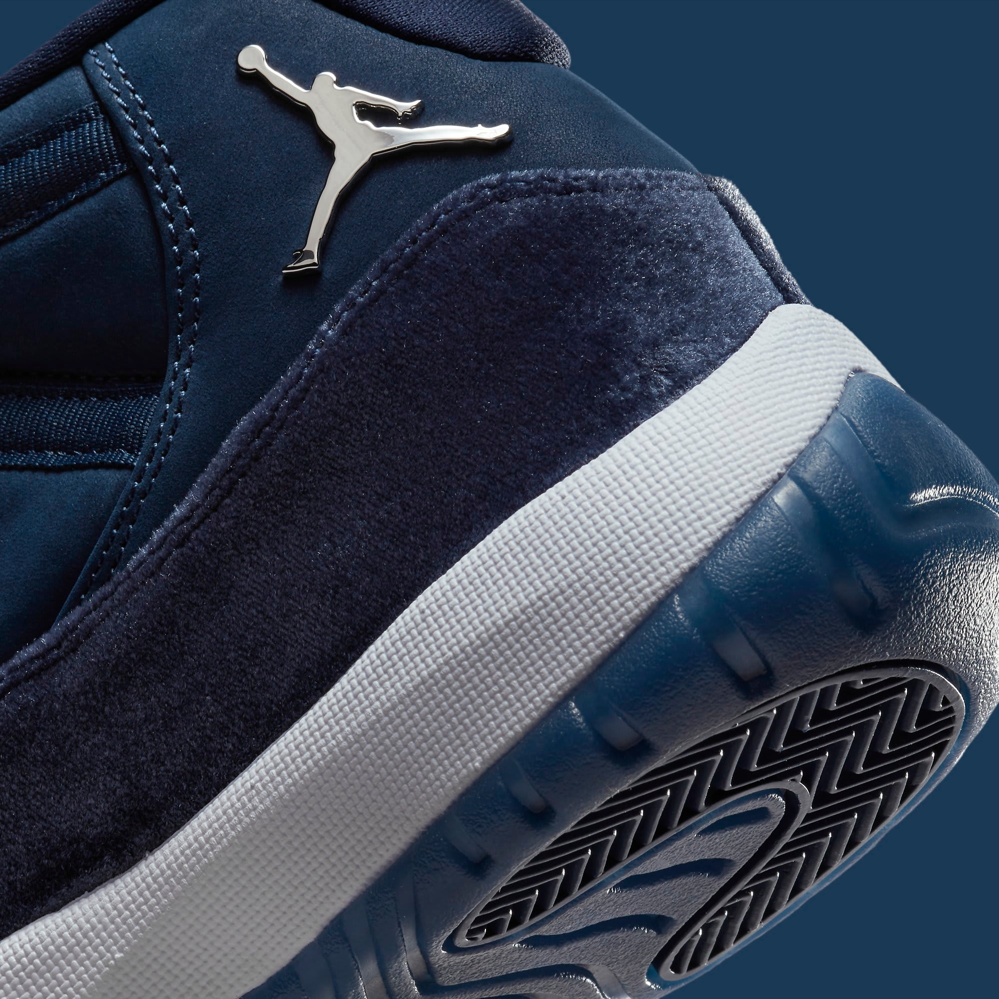 (W) Jordan 11 Retro Midnight Navy 착용 스타일