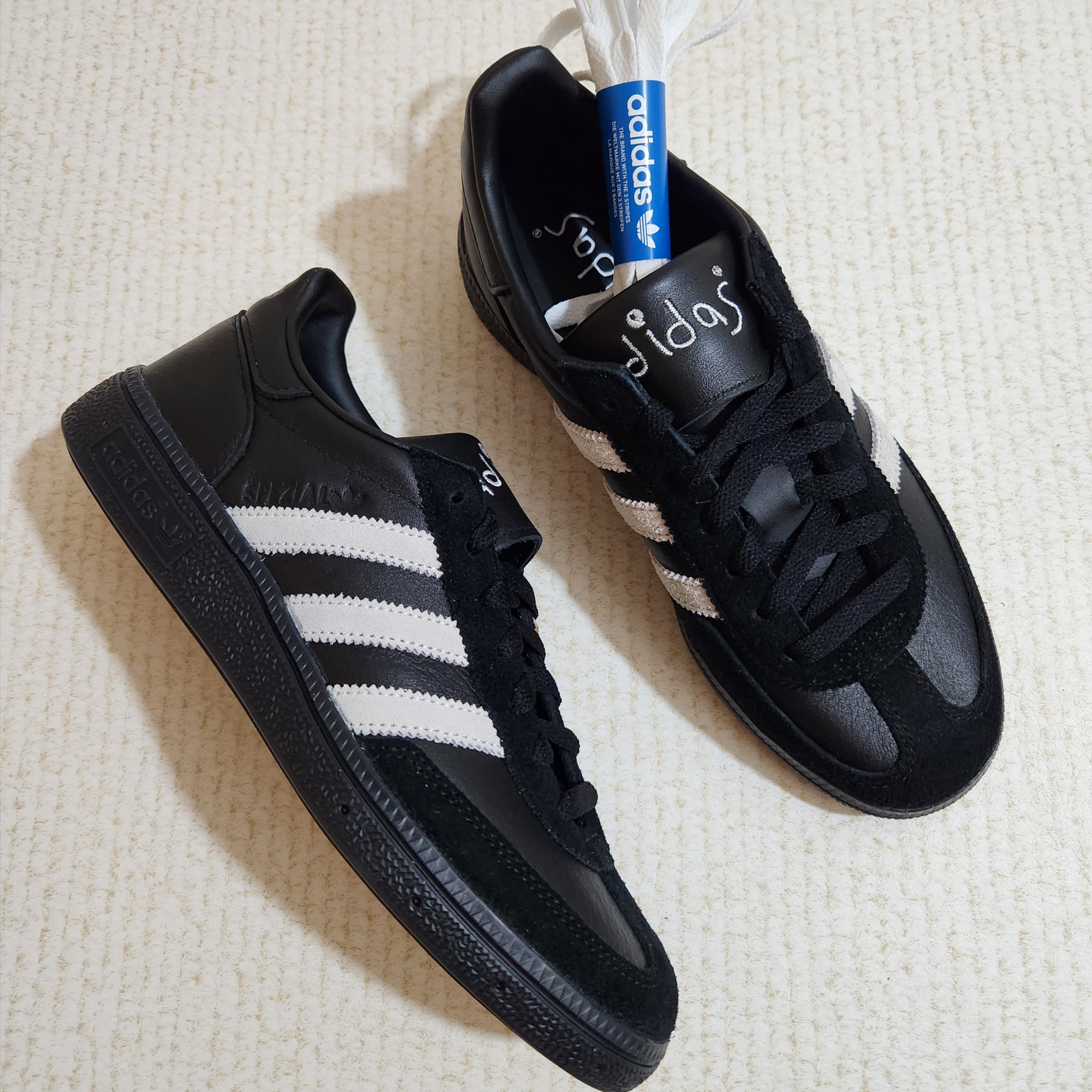 Adidas Spezial Handball Core Black Cloud White 착용 스타일