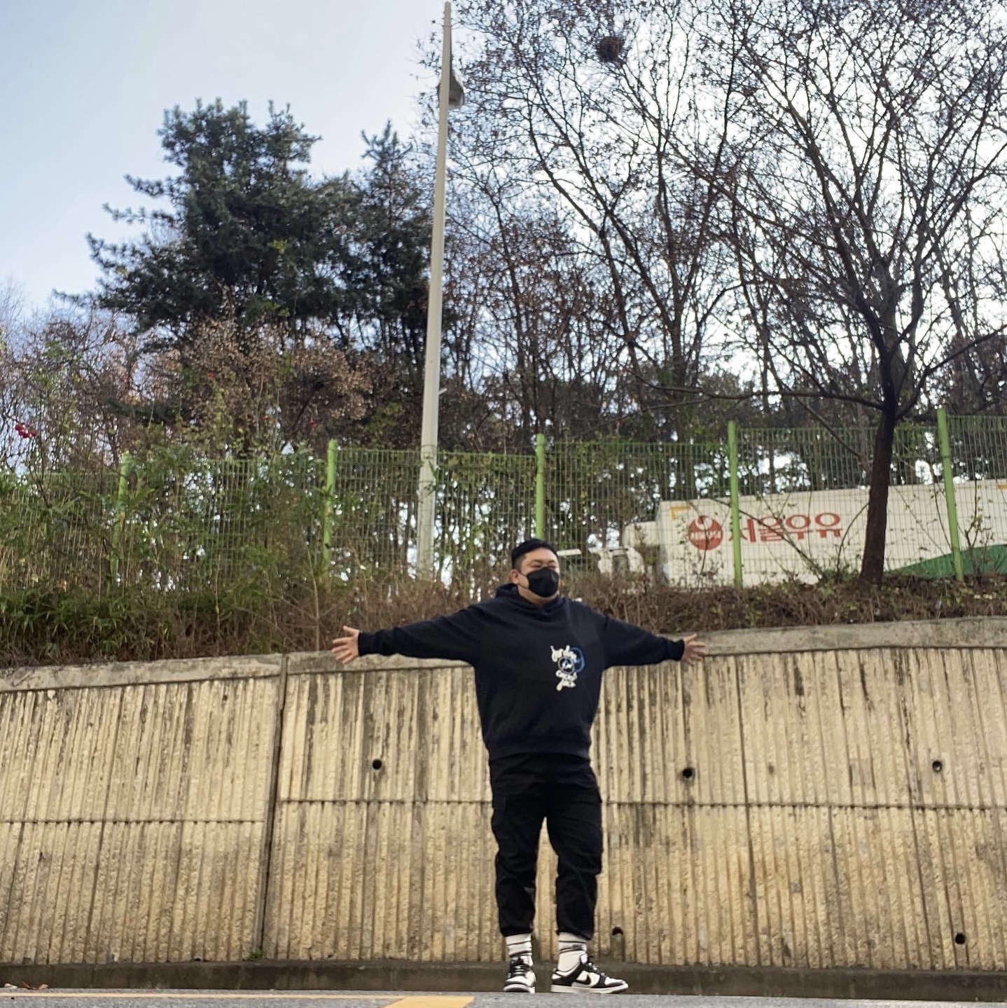 Jordan x Travis Scott x Fragment Hoodie Black (DJ0615-010), Nike Dunk Low Retro Black 착용 스타일 - 1